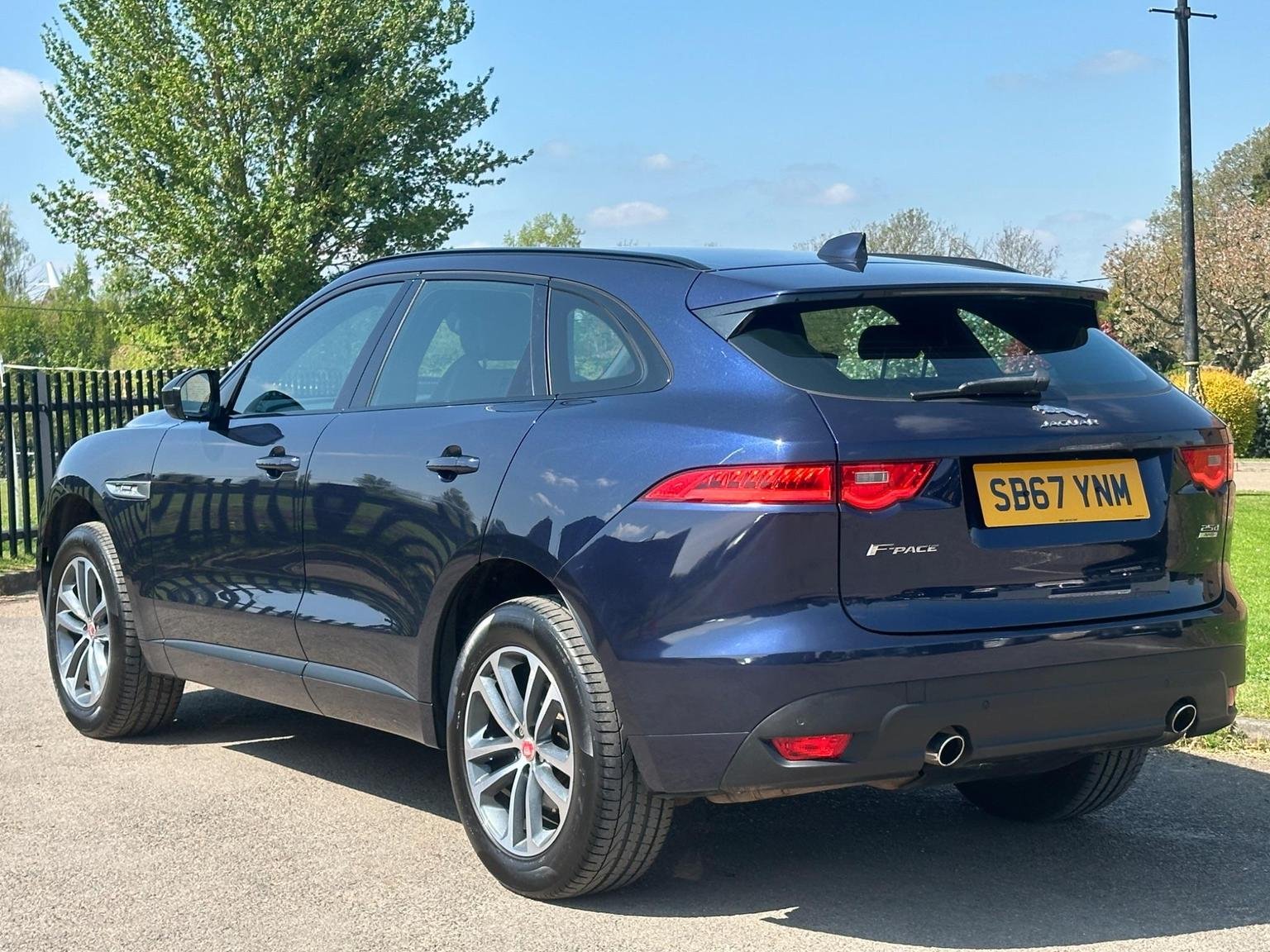 Jaguar F Pace
