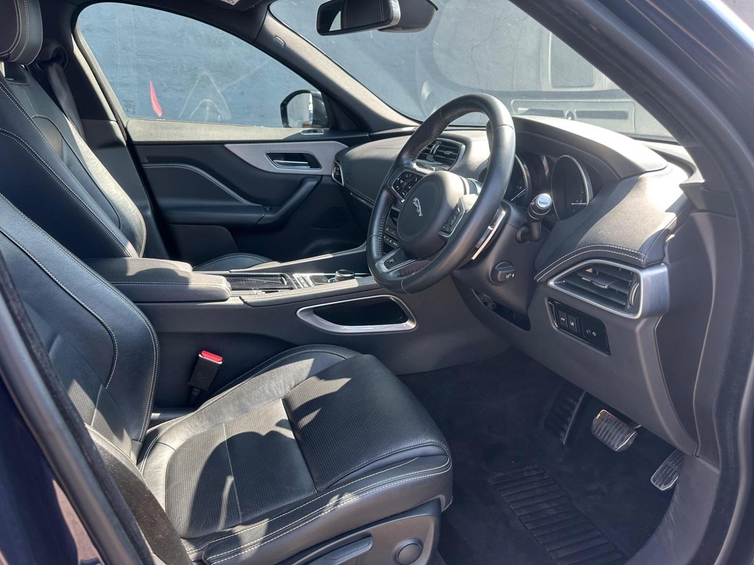 Jaguar F Pace
