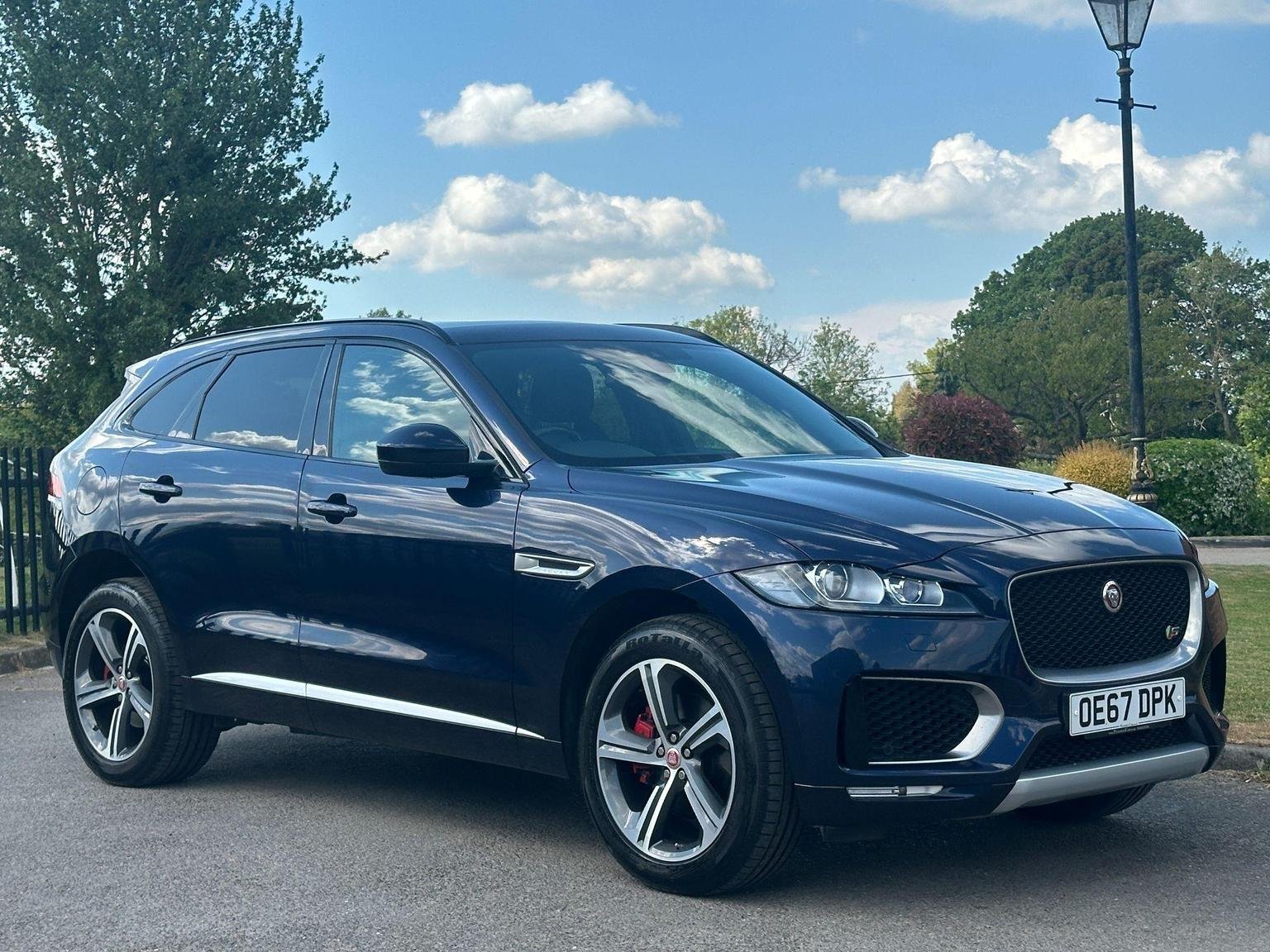 Jaguar F Pace