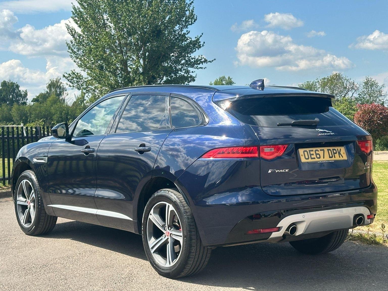 Jaguar F Pace
