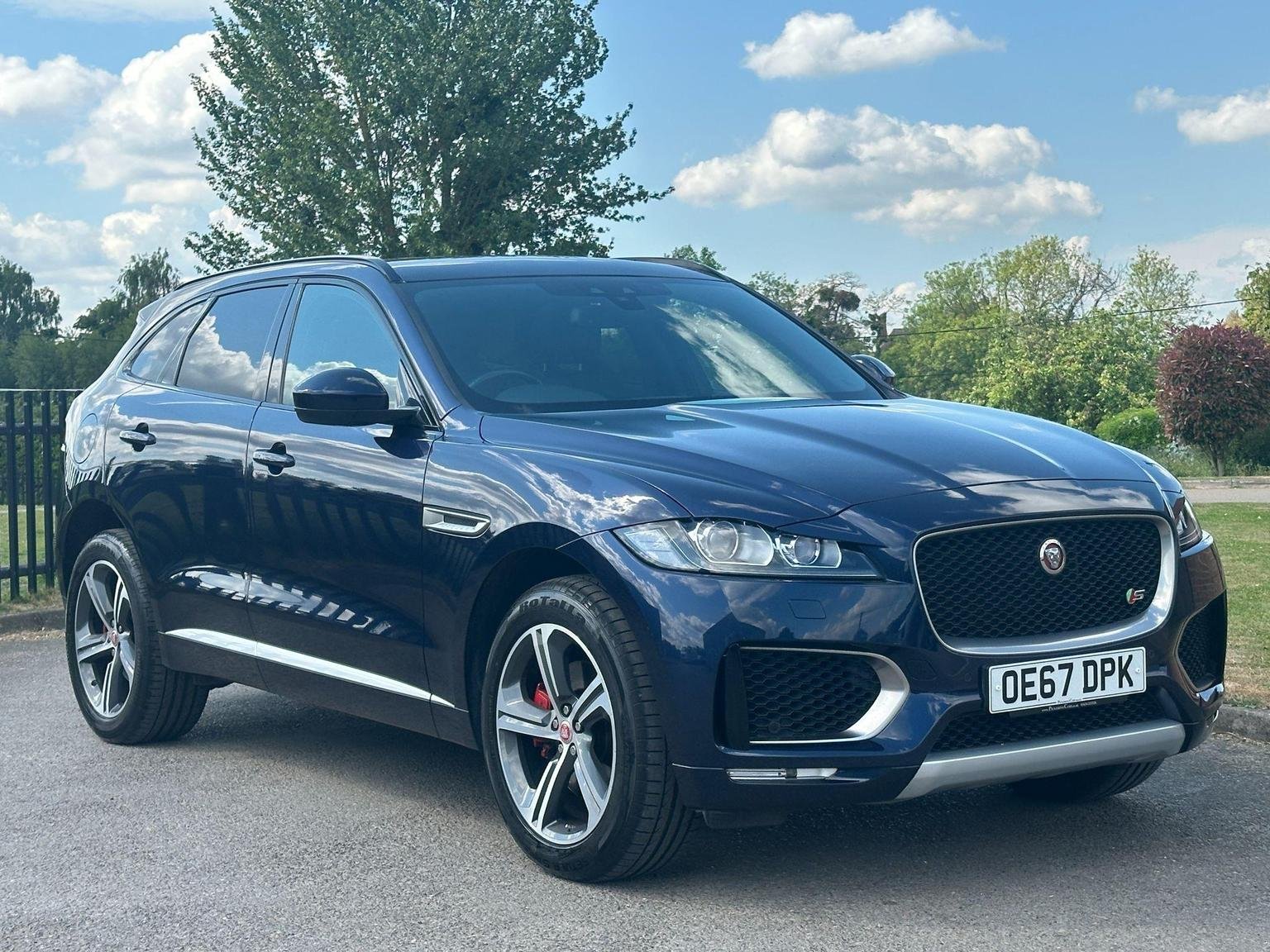 Jaguar F Pace