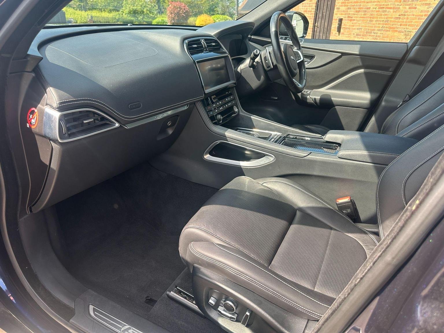 Jaguar F Pace