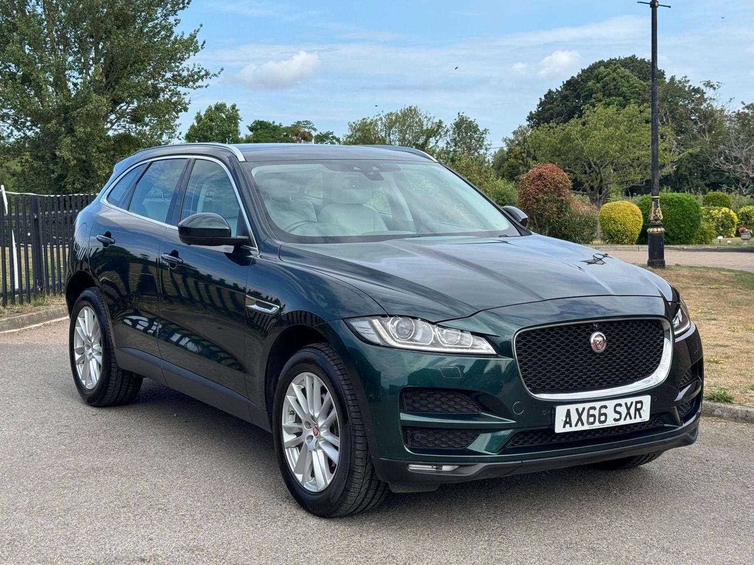 Jaguar F Pace