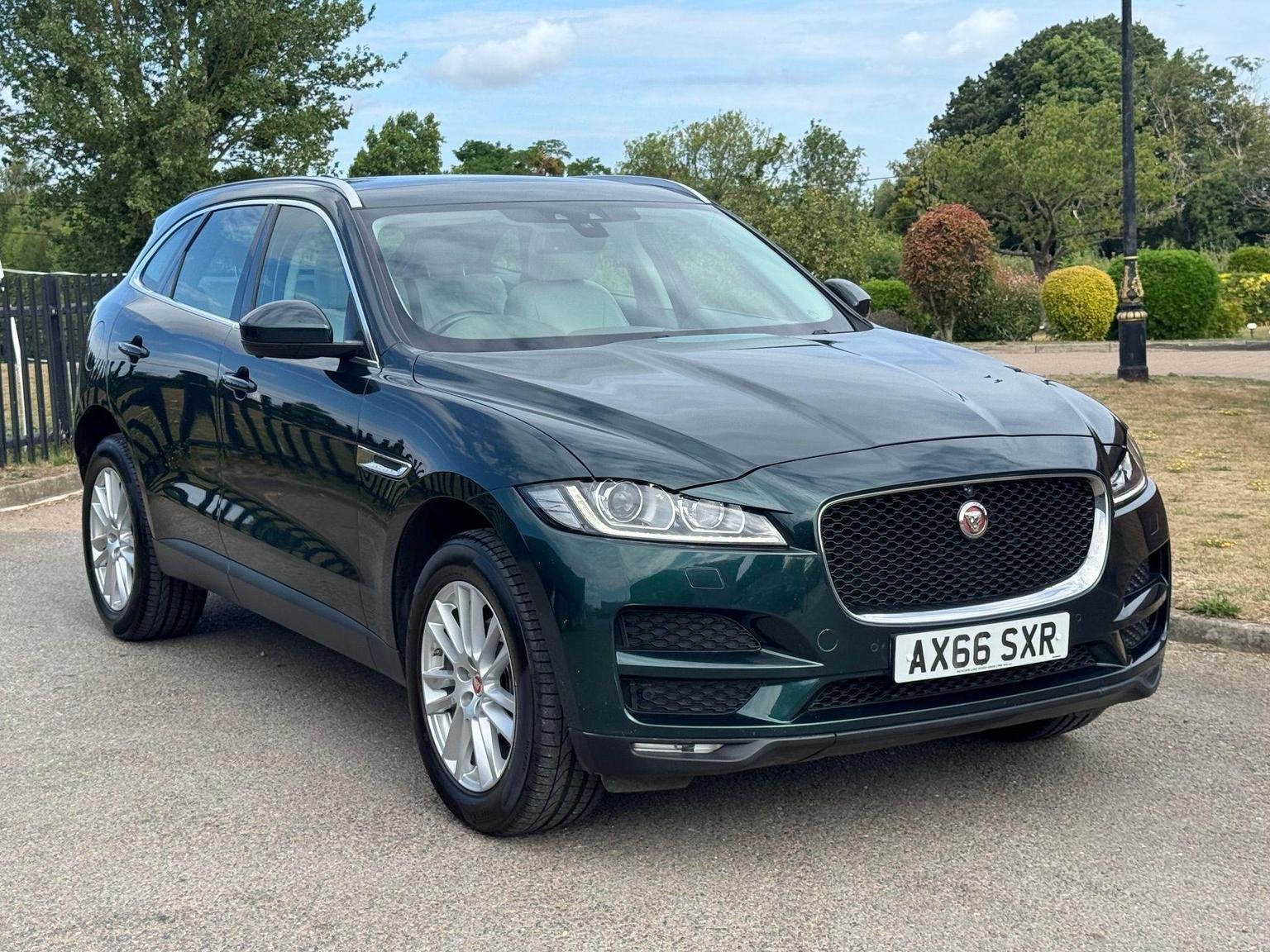 Jaguar F Pace