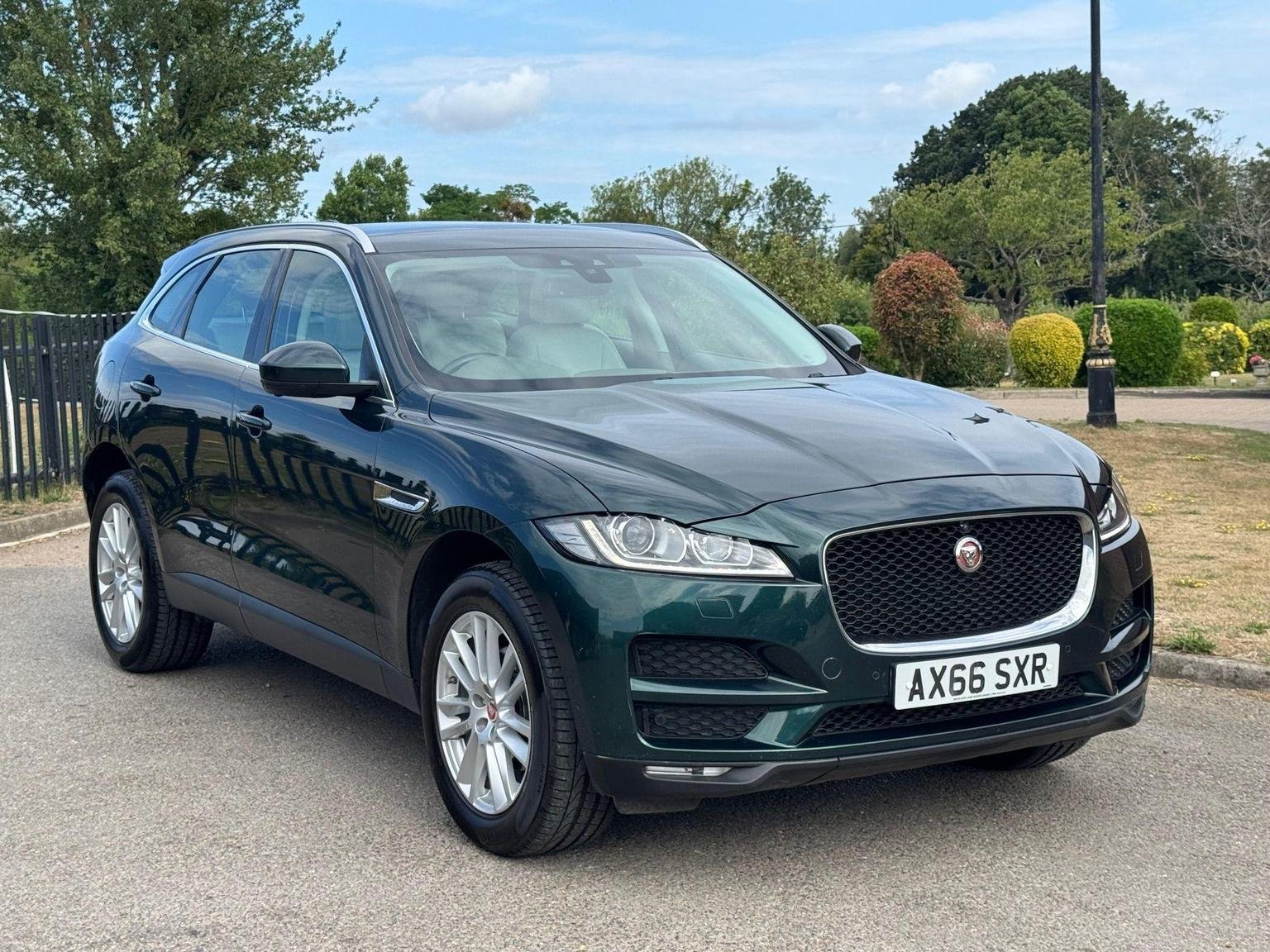 Jaguar F Pace