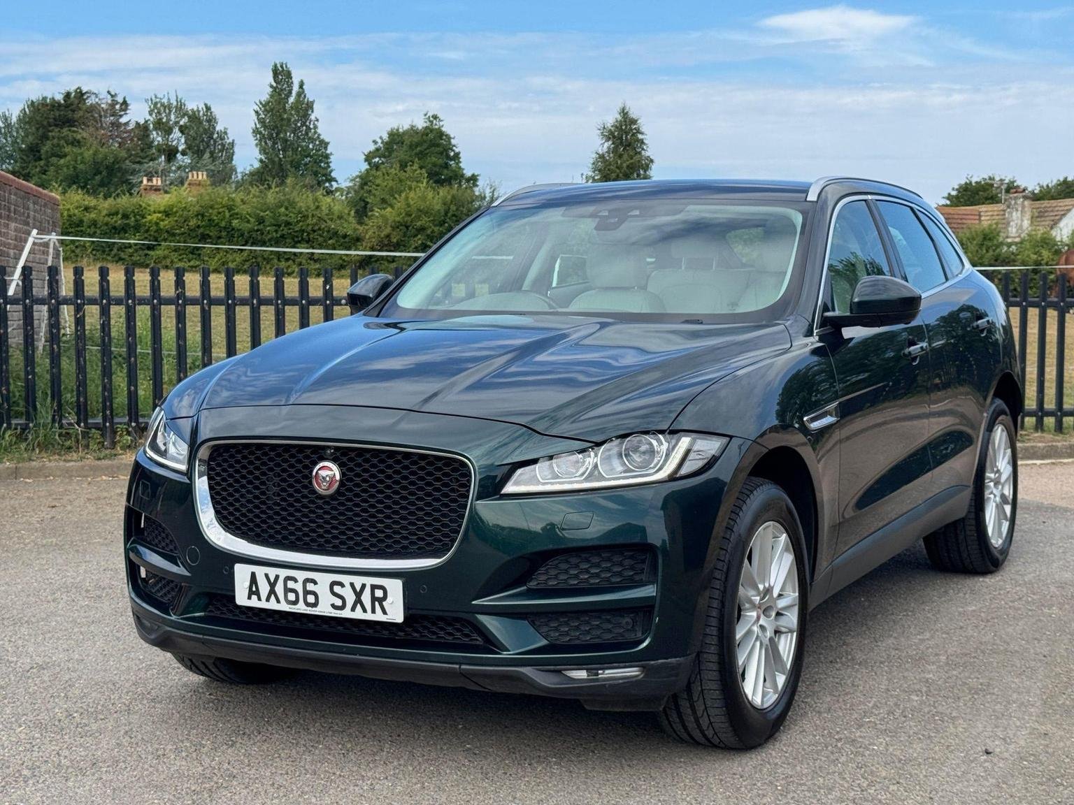 Jaguar F Pace
