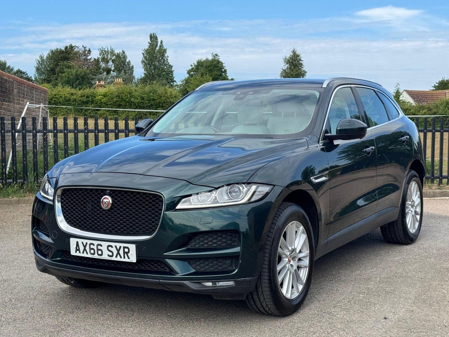 Jaguar F Pace