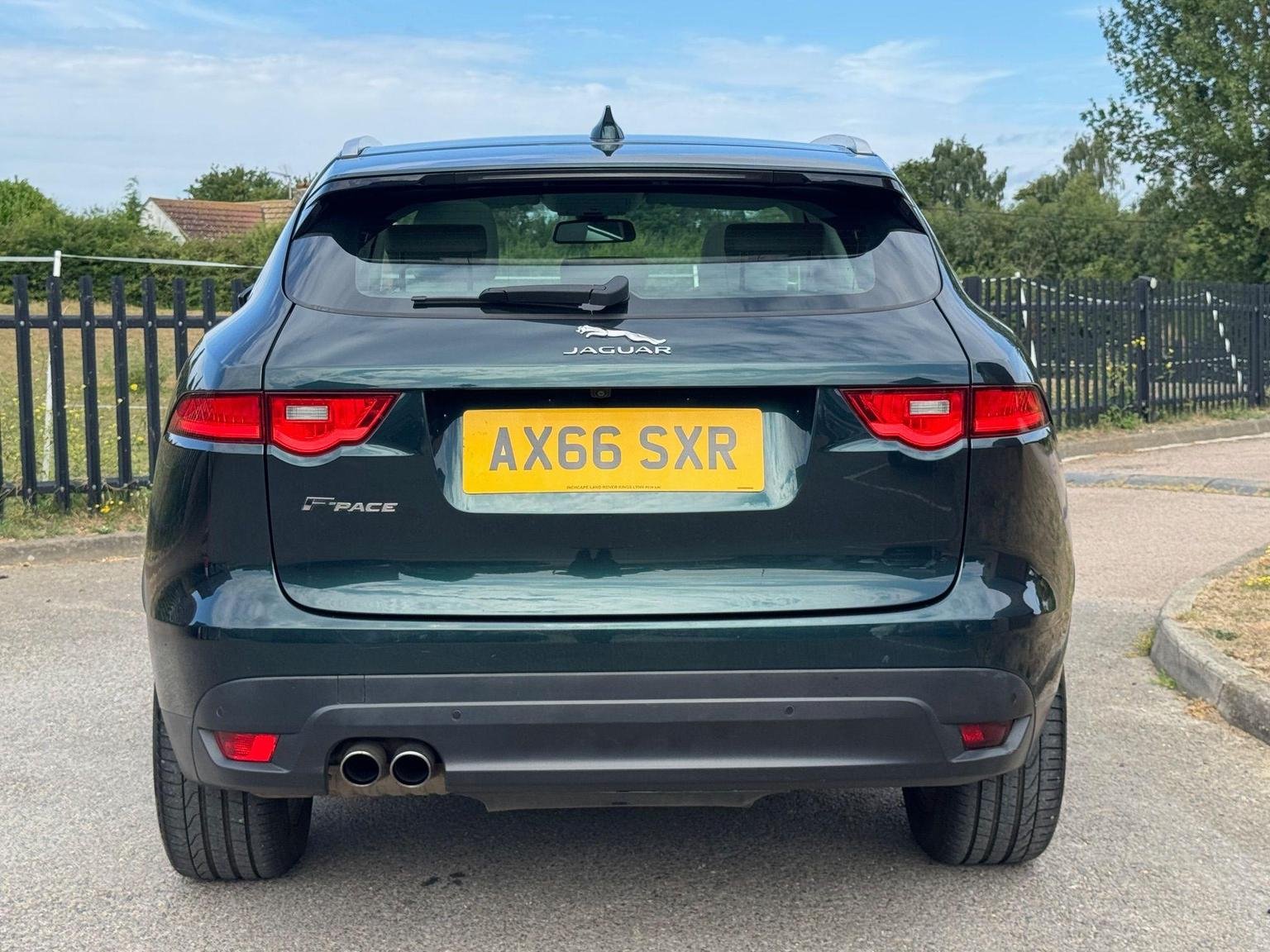 Jaguar F Pace