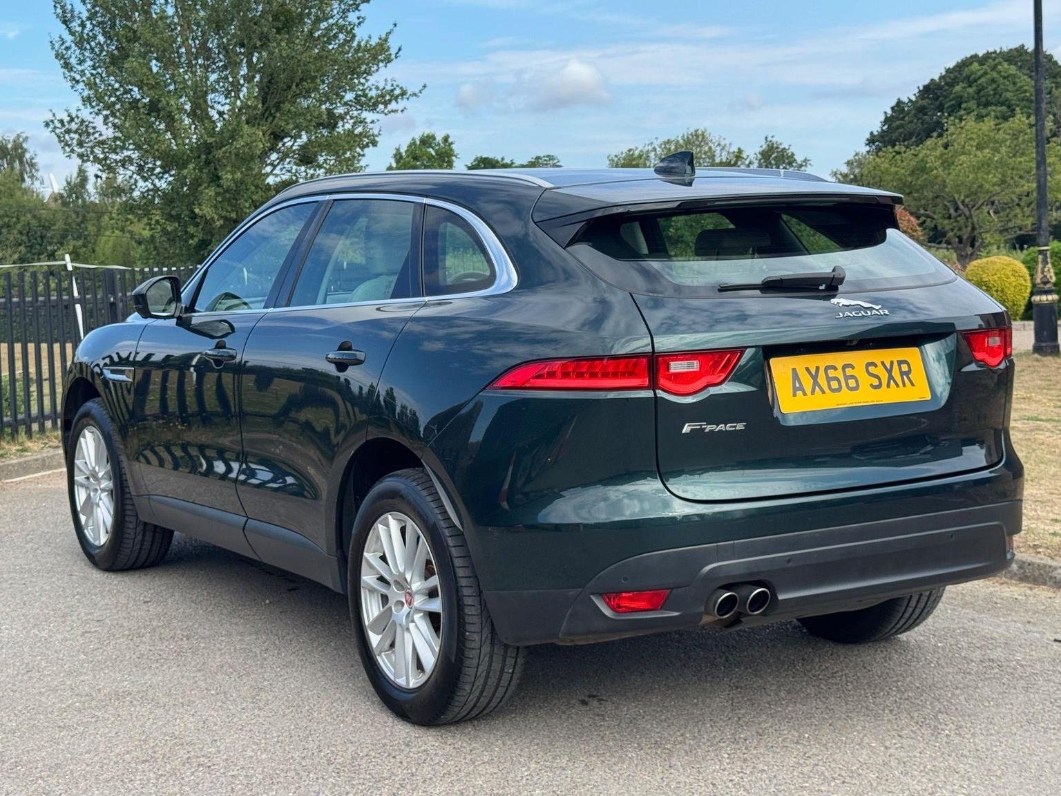 Jaguar F Pace