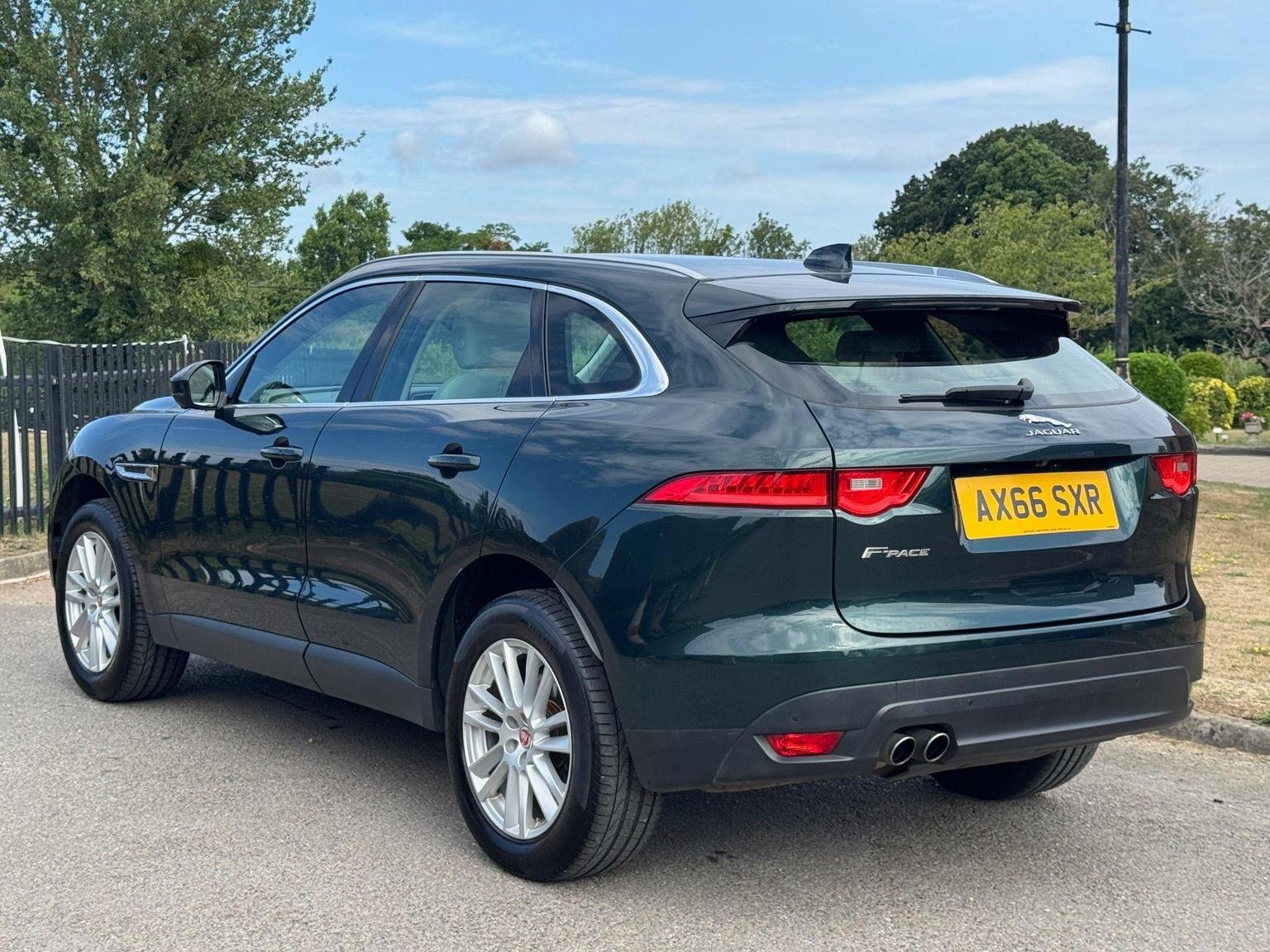 Jaguar F Pace