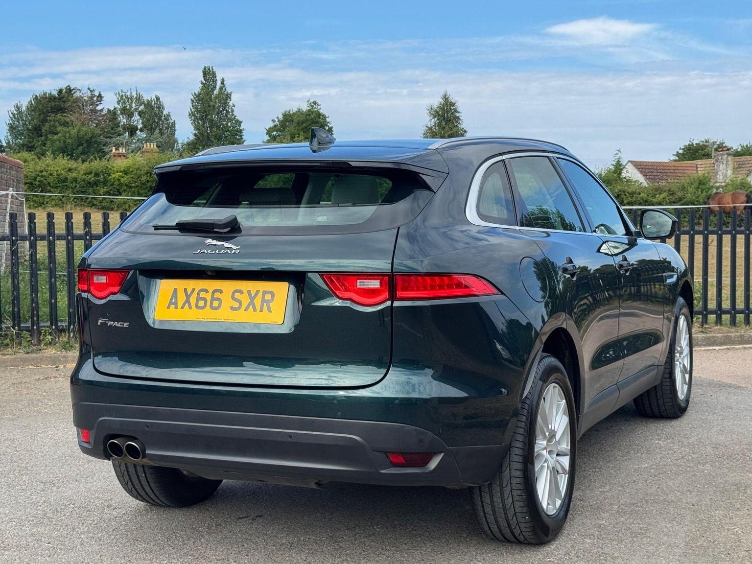 Jaguar F Pace