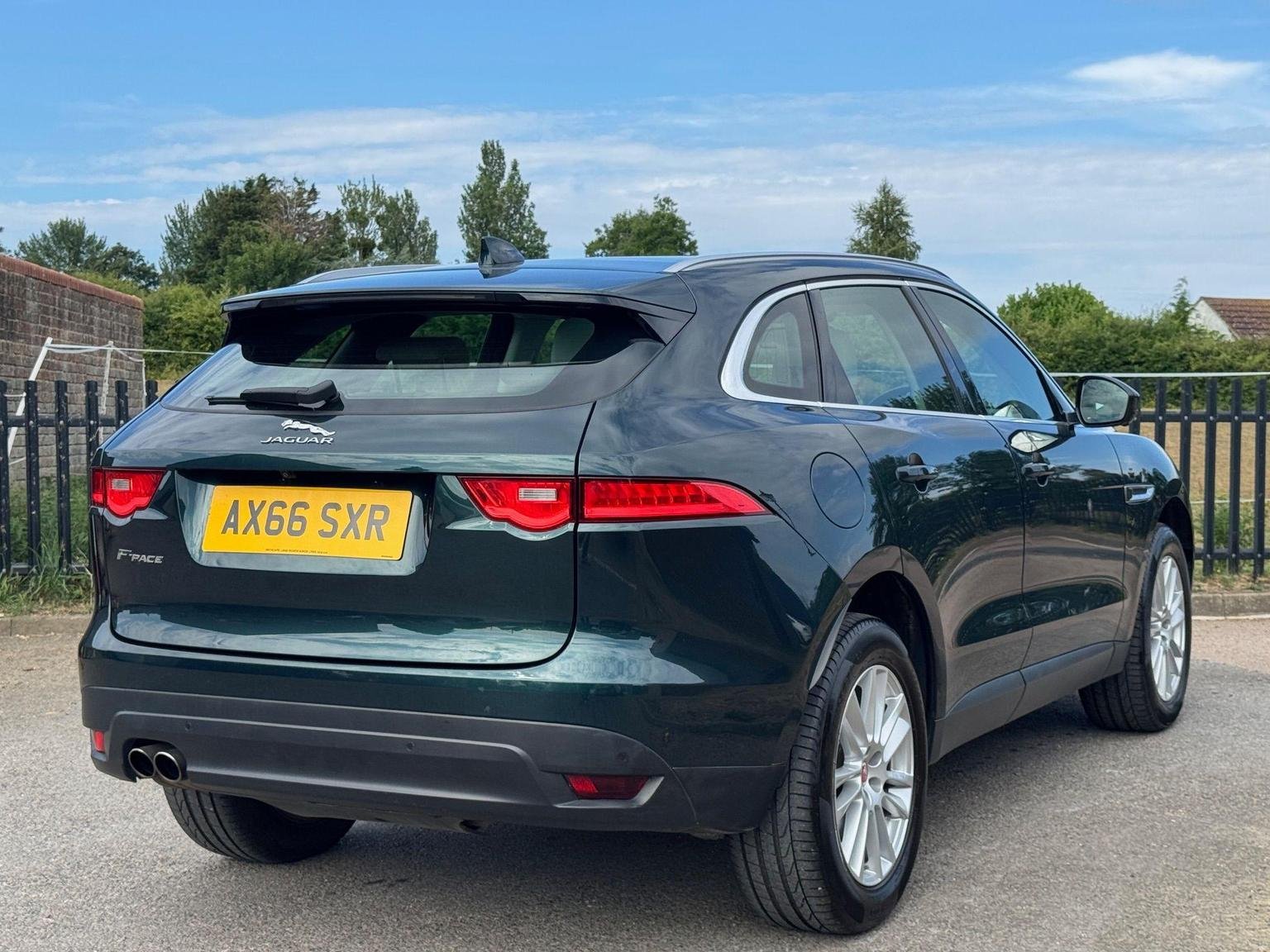 Jaguar F Pace