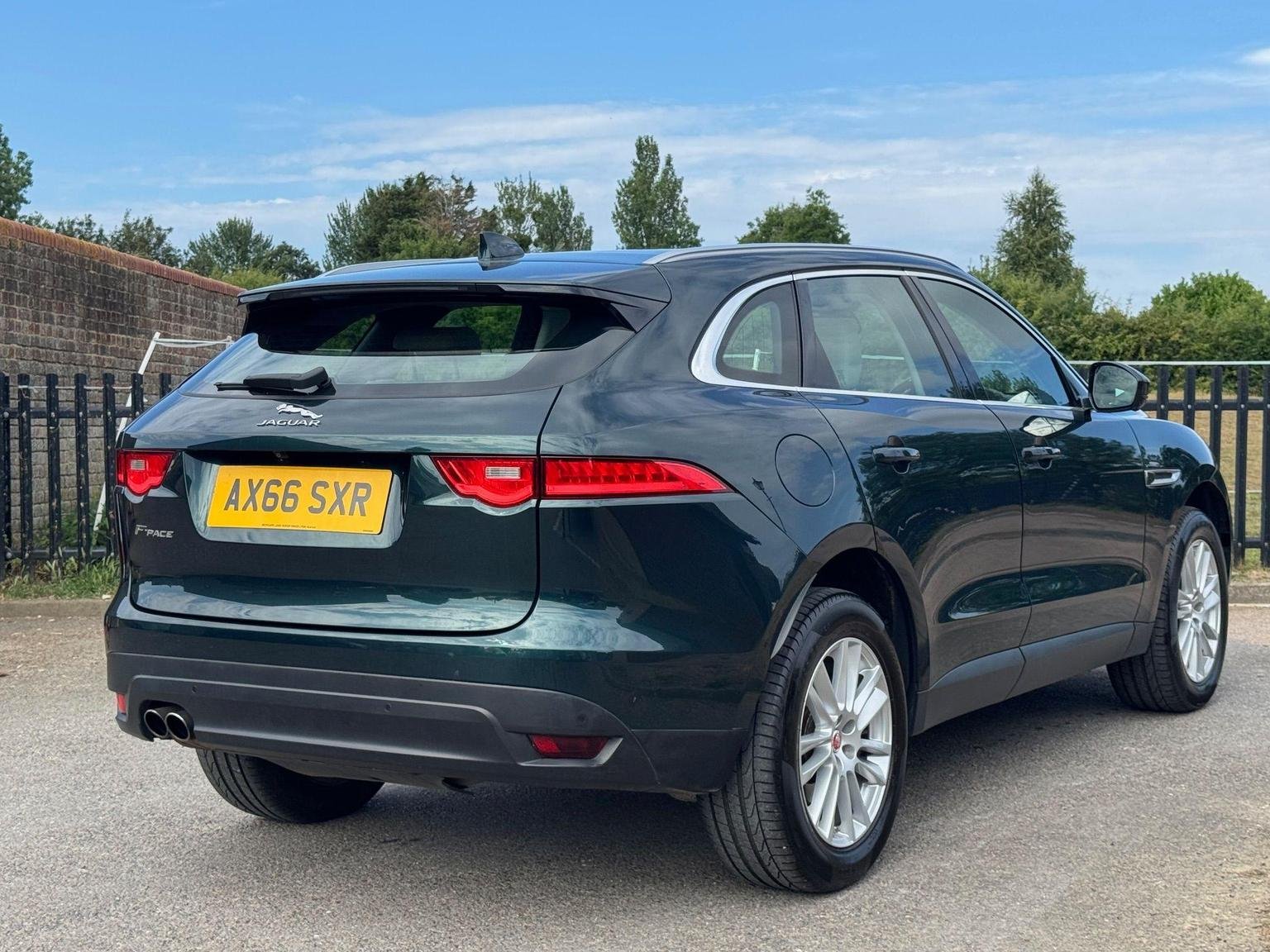 Jaguar F Pace