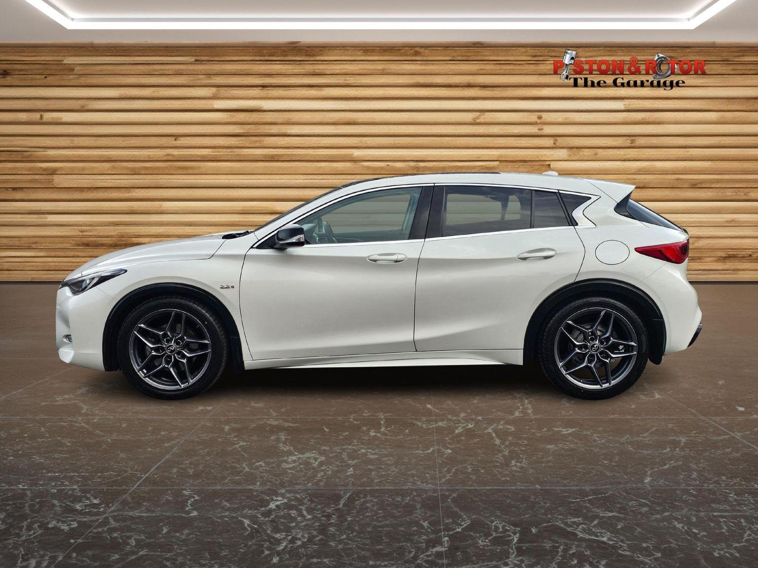 Infiniti Q30