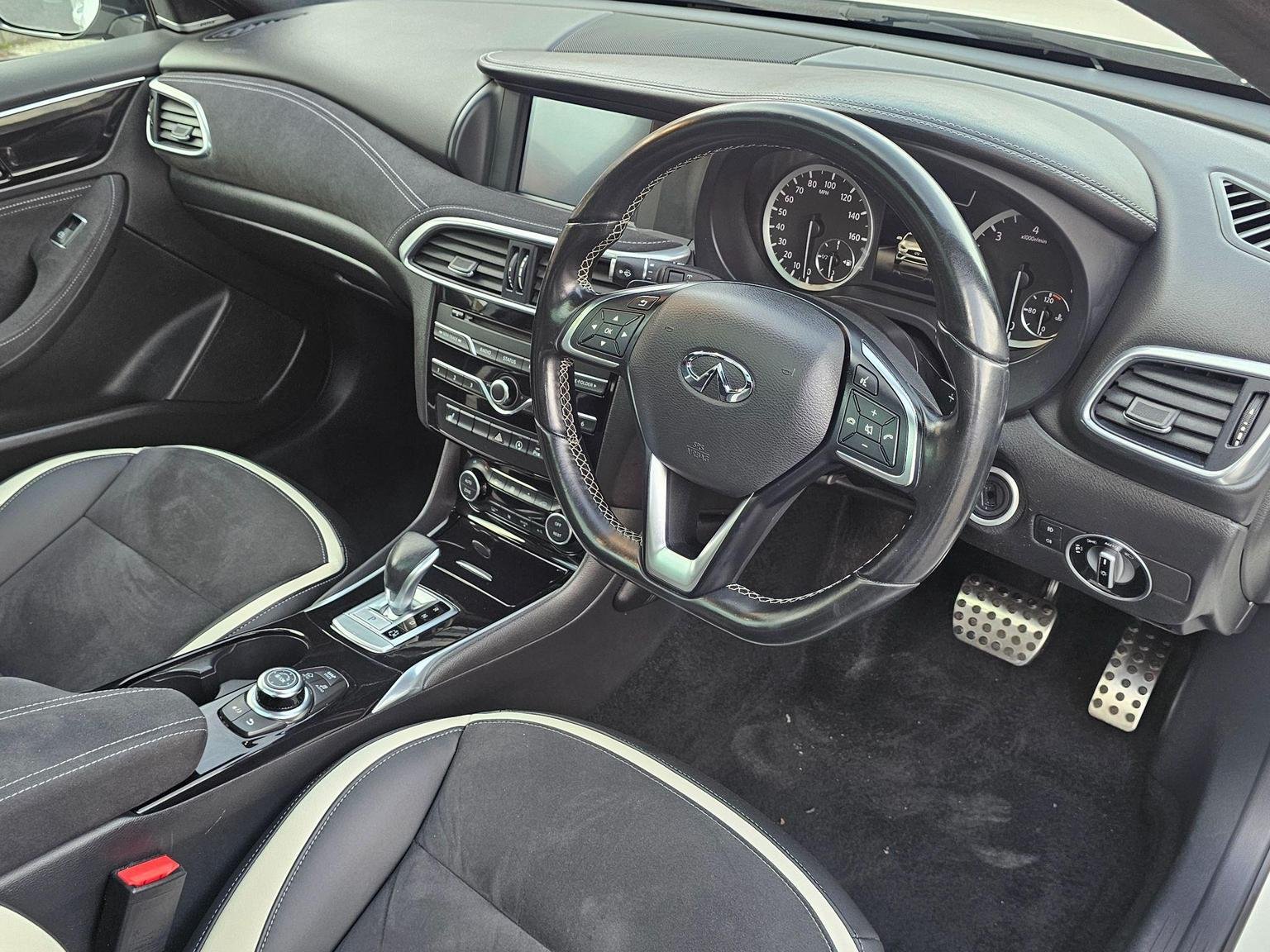 Infiniti Q30