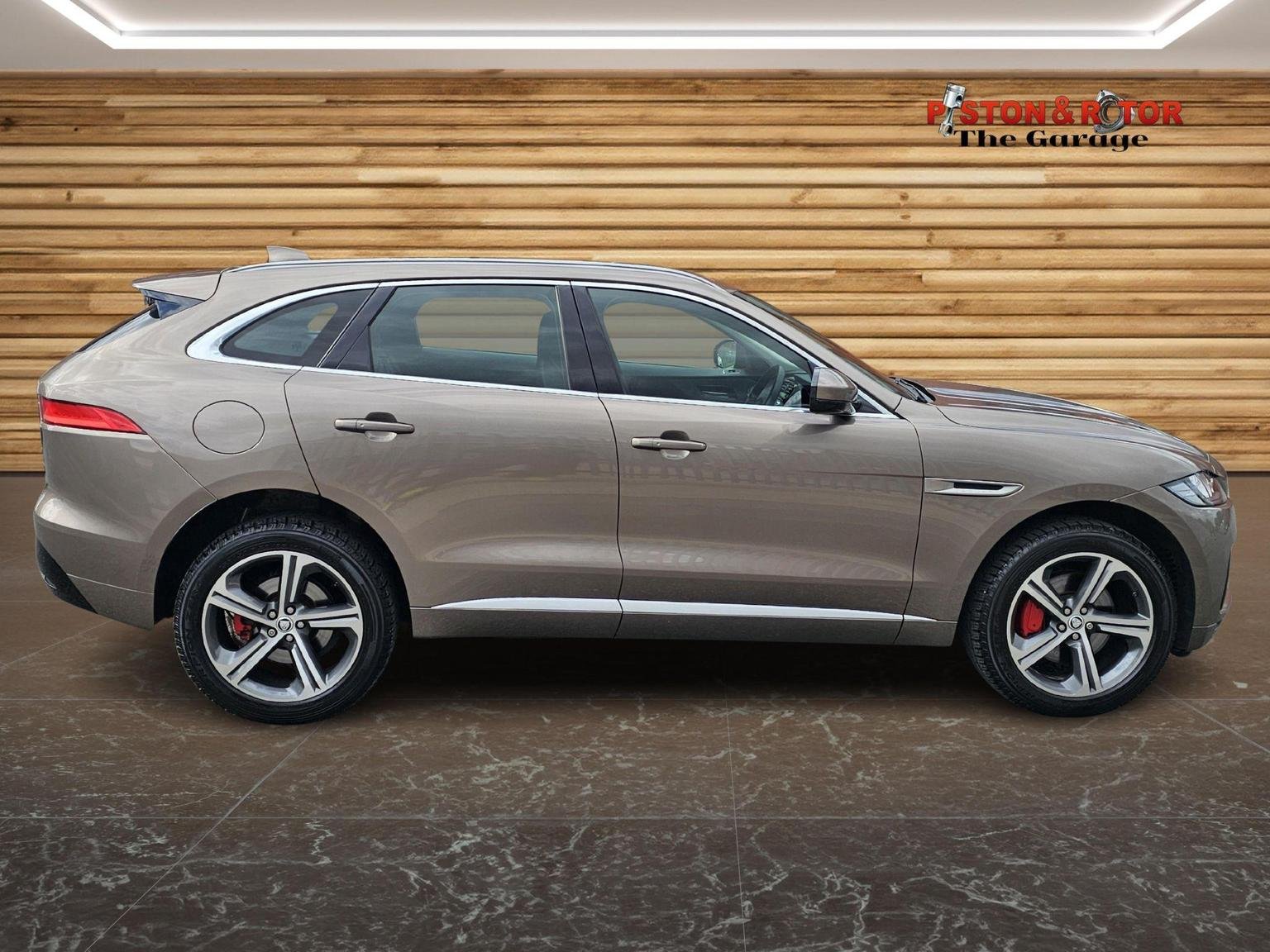 Jaguar F Pace