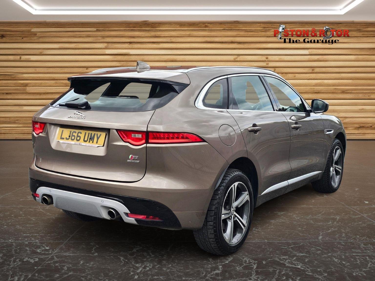 Jaguar F Pace