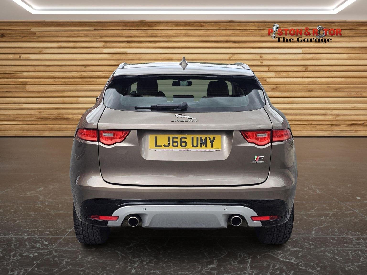 Jaguar F Pace