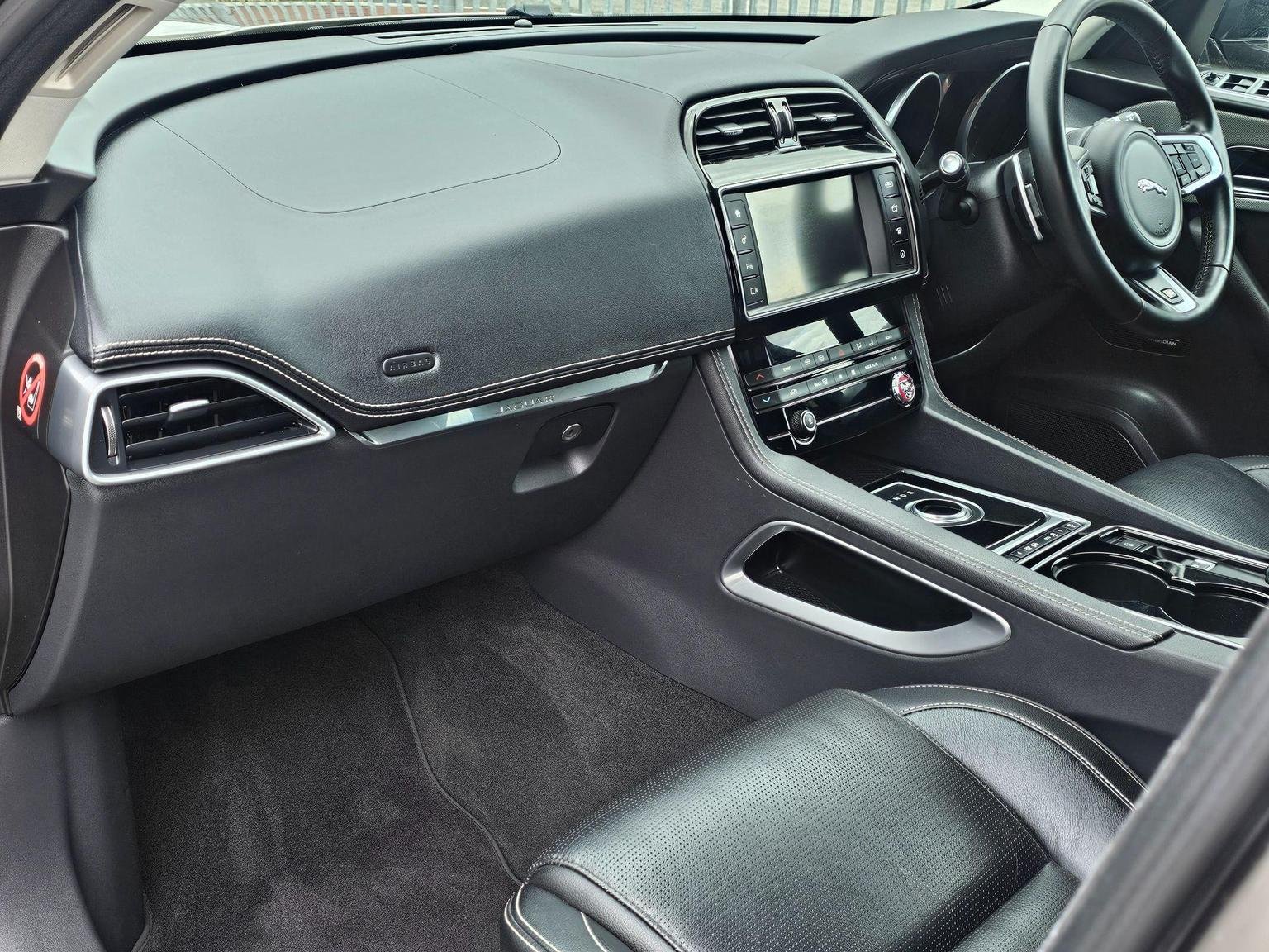 Jaguar F Pace
