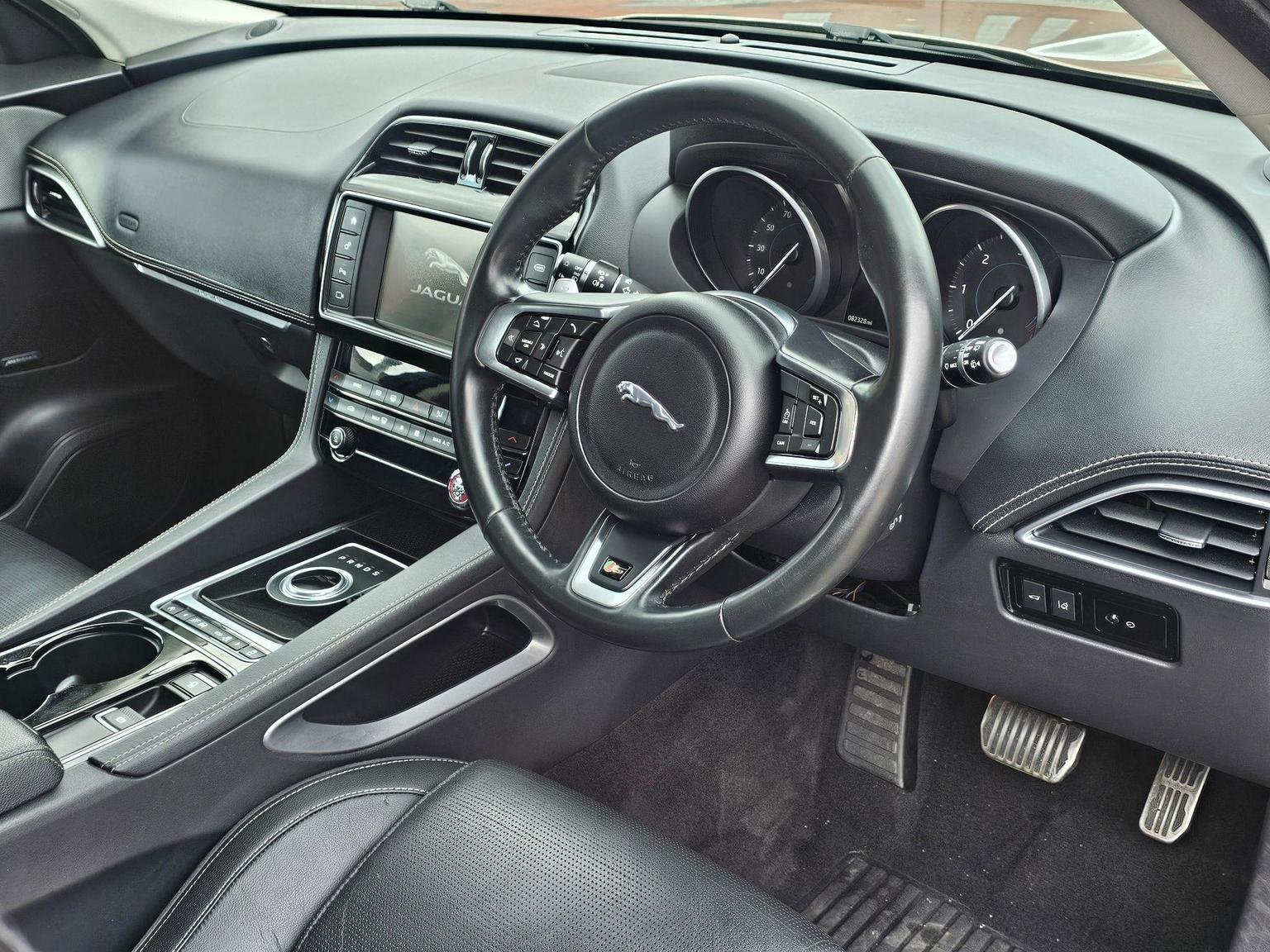 Jaguar F Pace