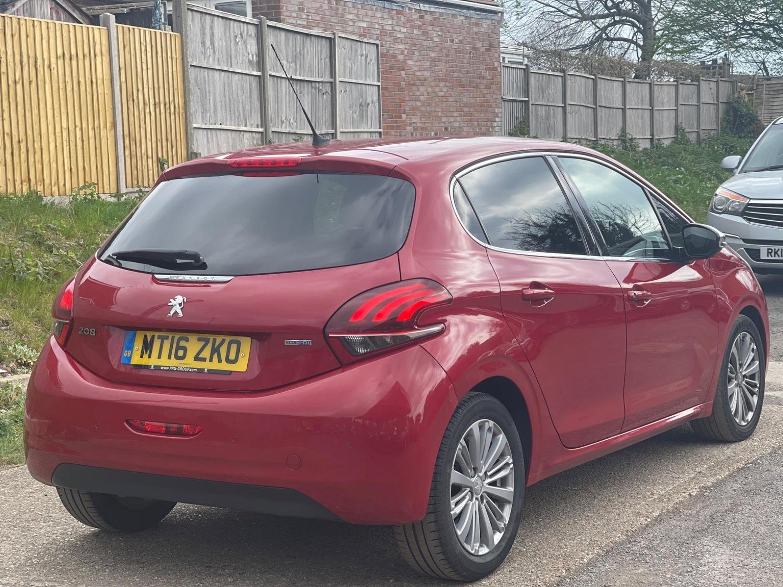 Peugeot 208