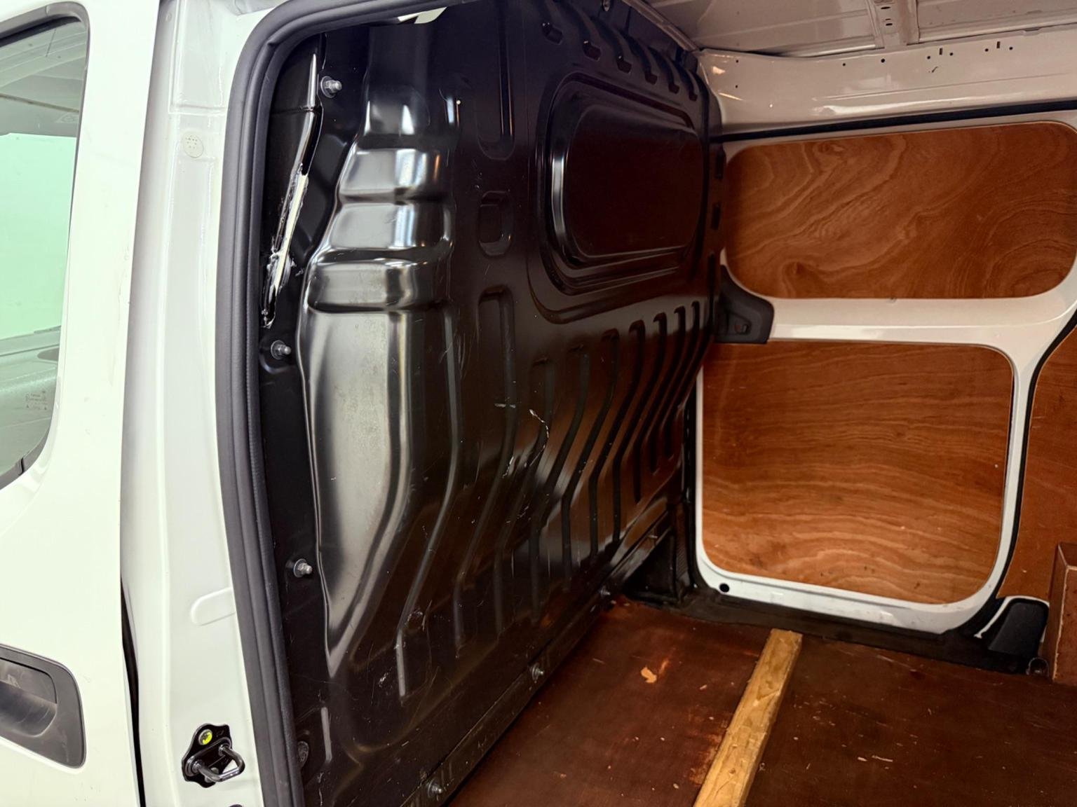 Nissan eNV200