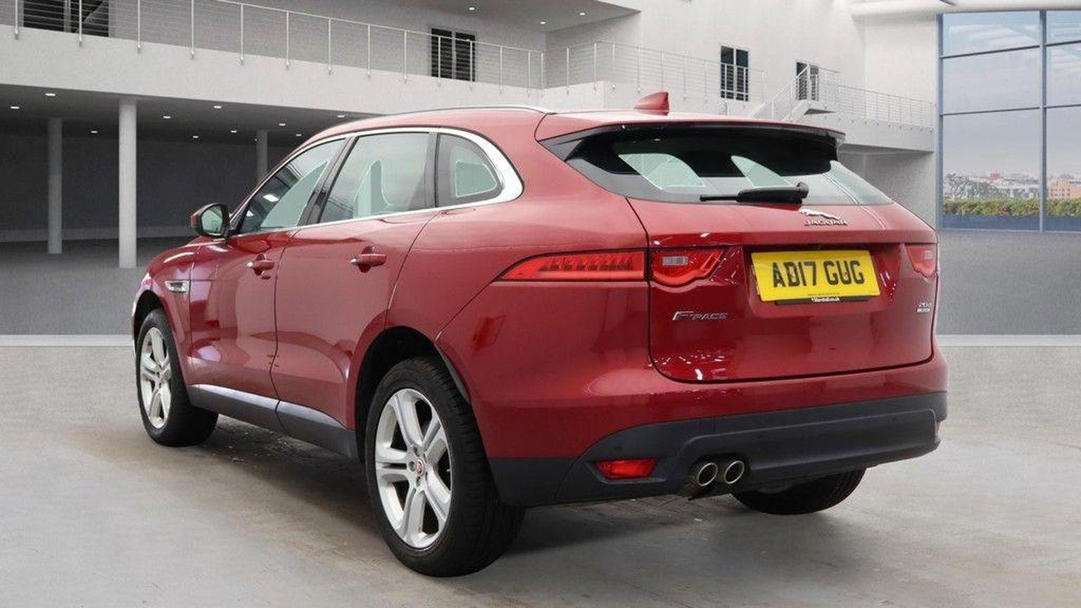 Jaguar F Pace