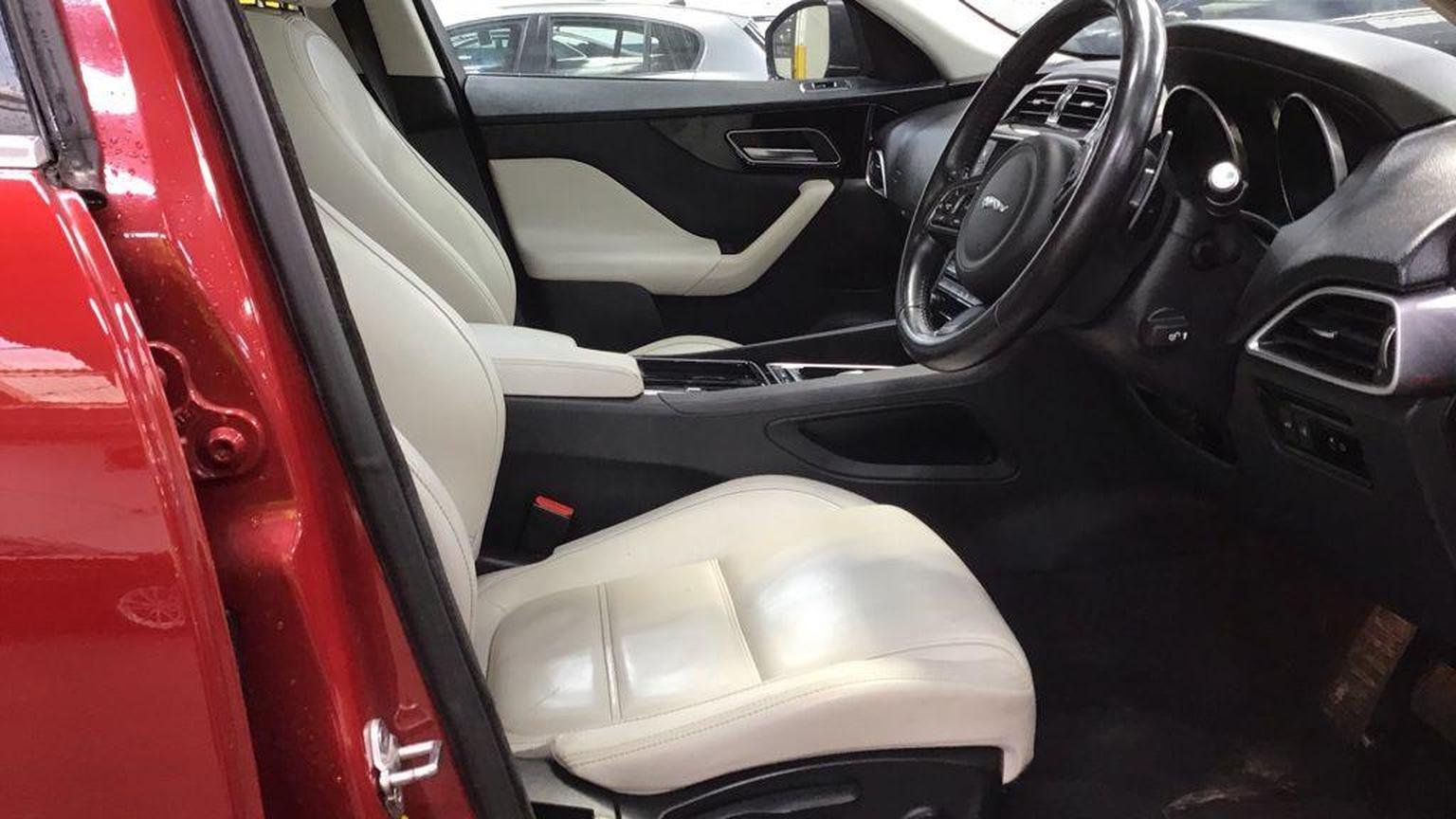 Jaguar F Pace