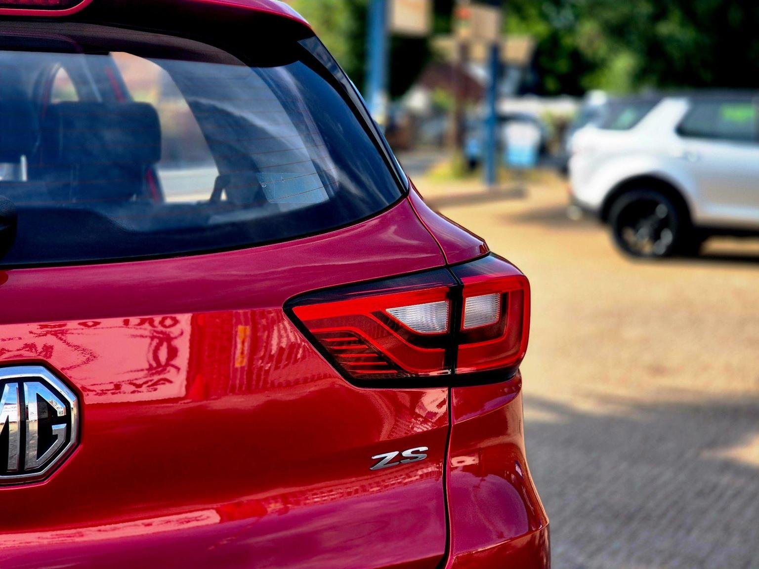 MG ZS