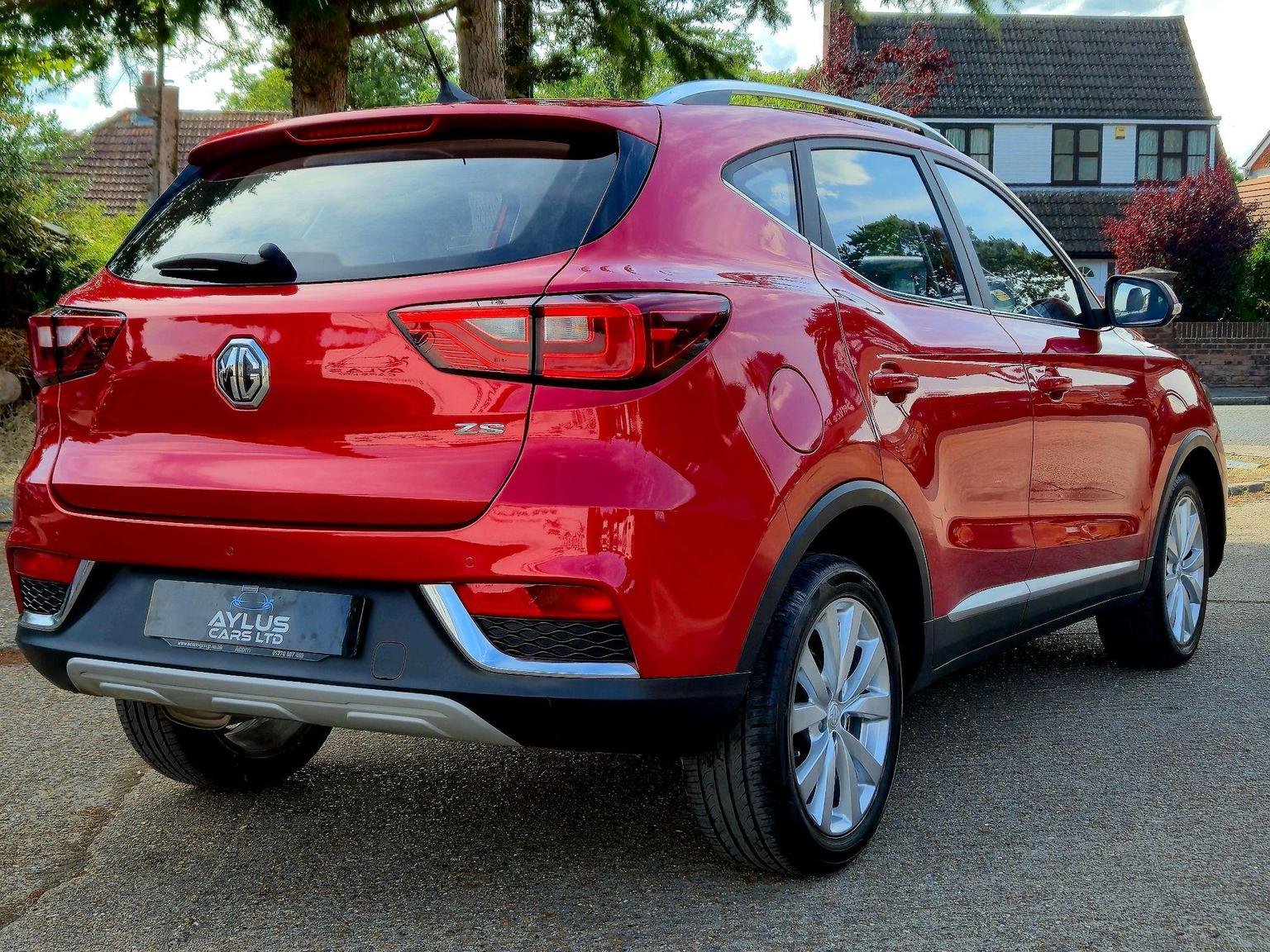 MG ZS