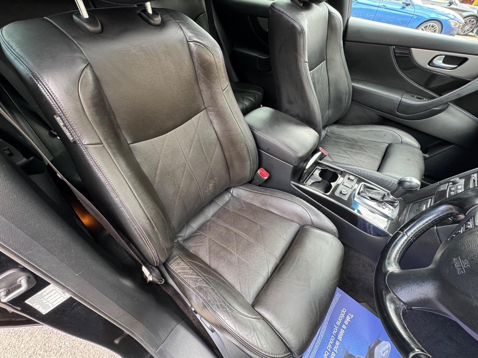 Infiniti QX70