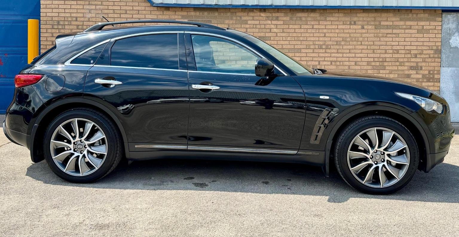 Infiniti QX70