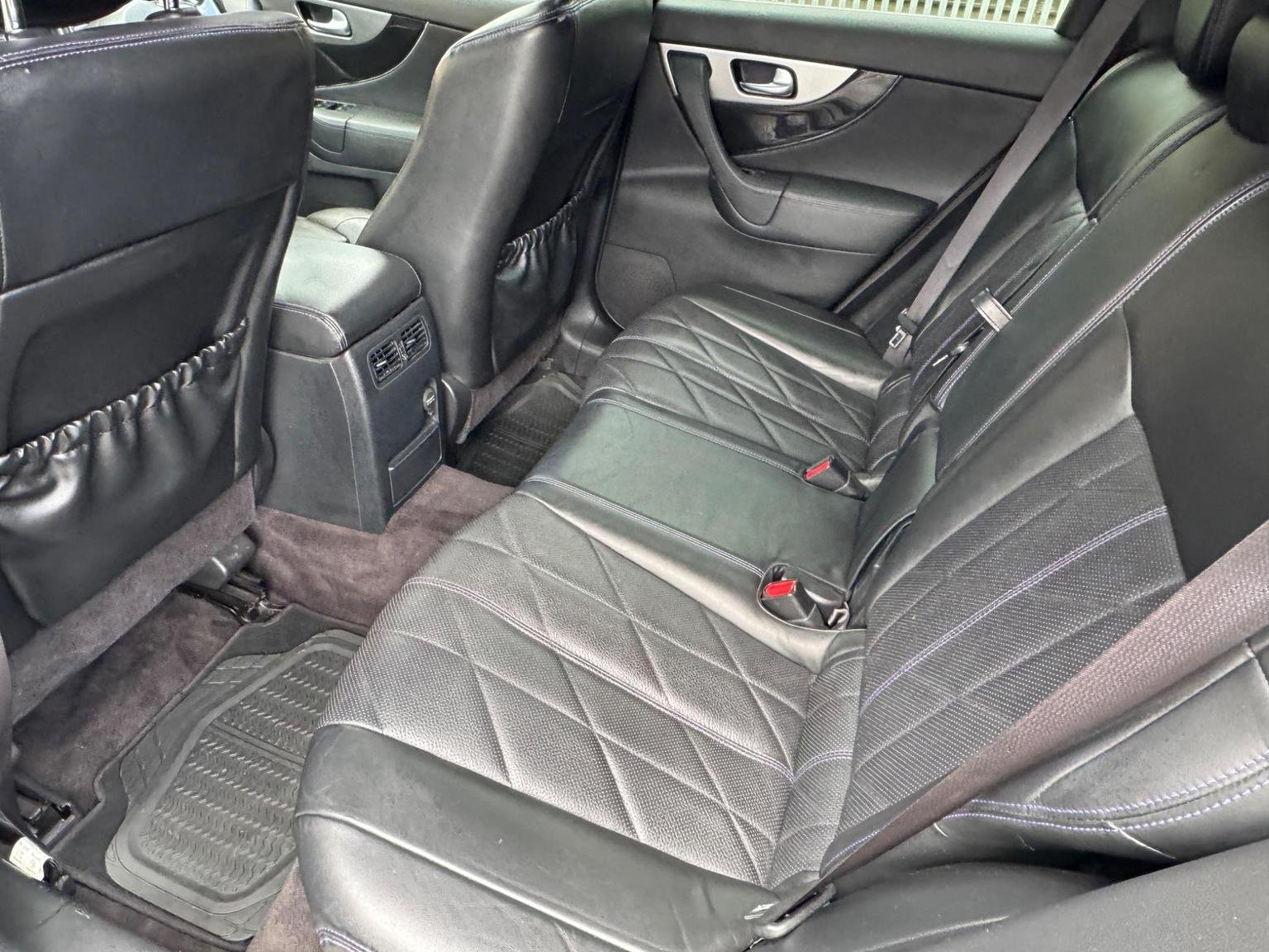 Infiniti QX70
