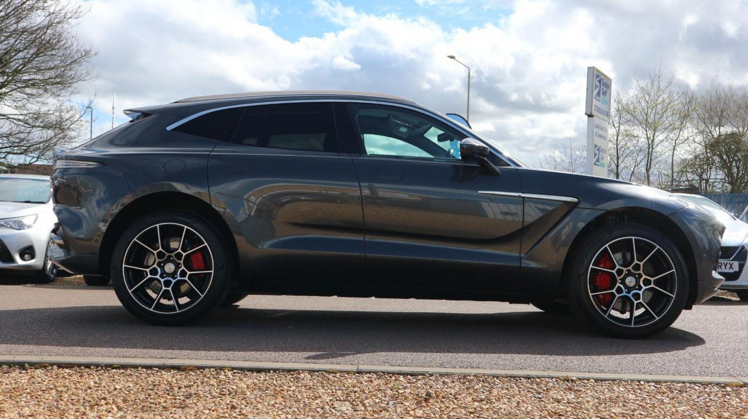 Aston Martin DBX