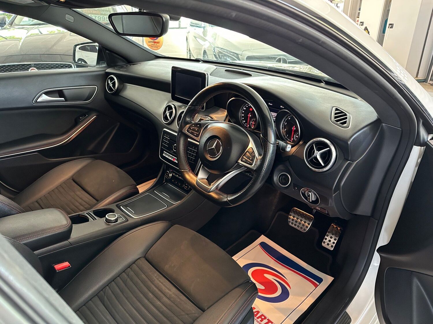 Mercedes Benz CLA
