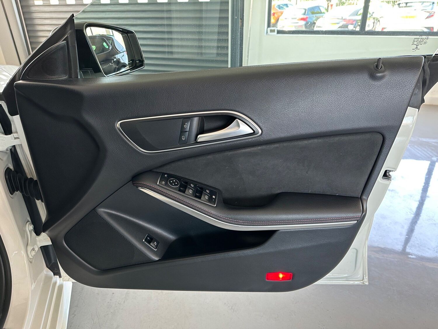 Mercedes Benz CLA