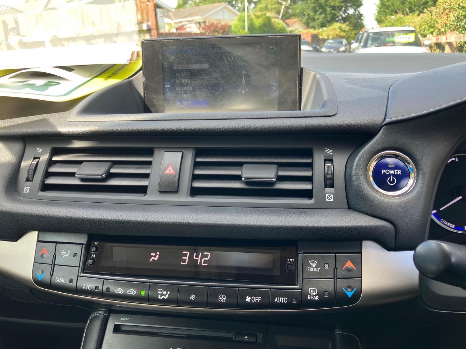 Lexus CT 200h