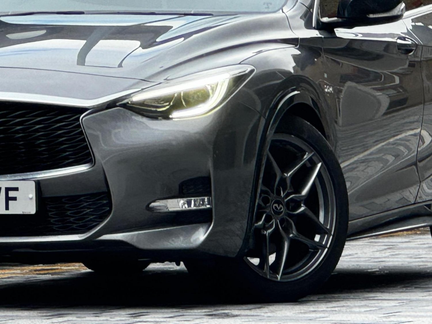 Infiniti Q30