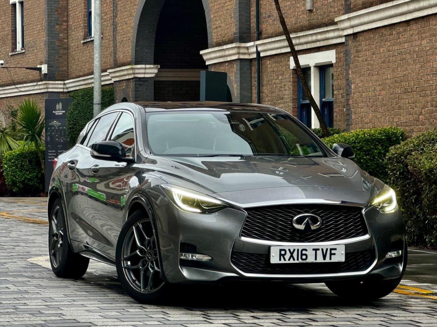 Infiniti Q30