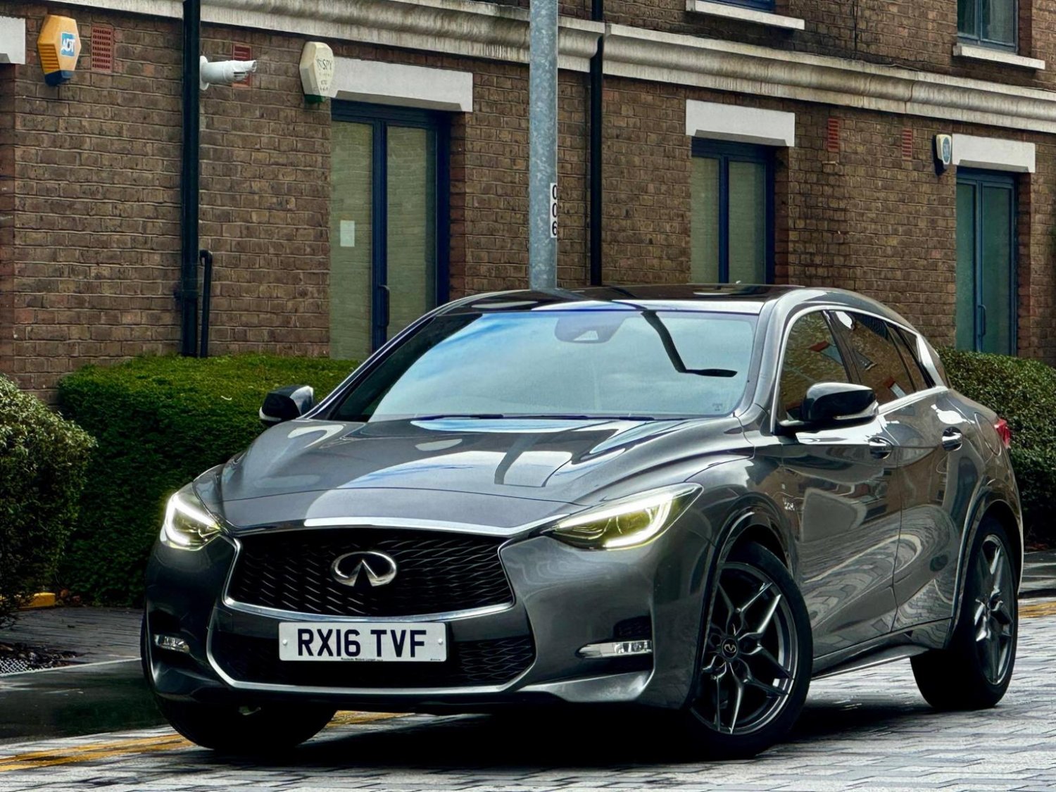 Infiniti Q30