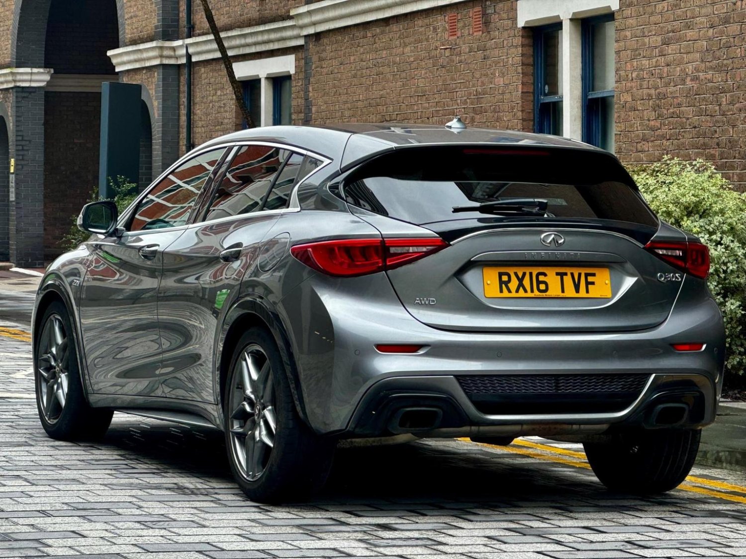 Infiniti Q30