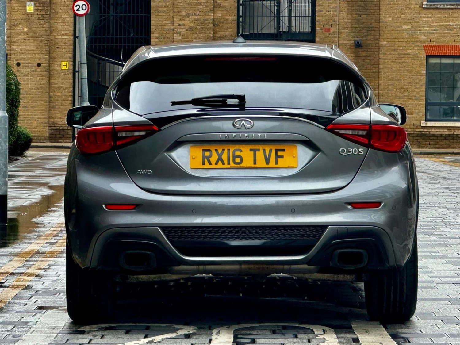 Infiniti Q30