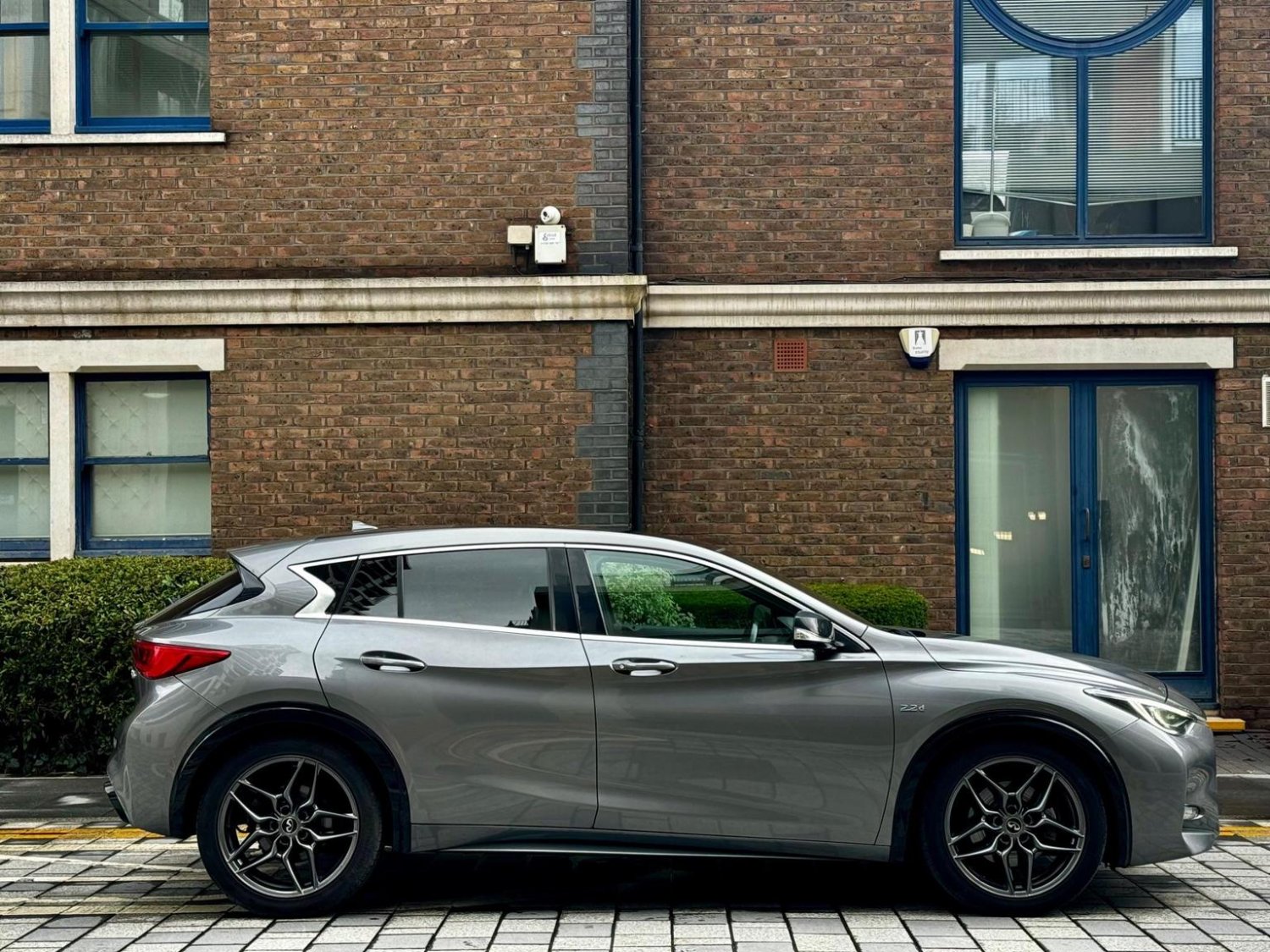 Infiniti Q30