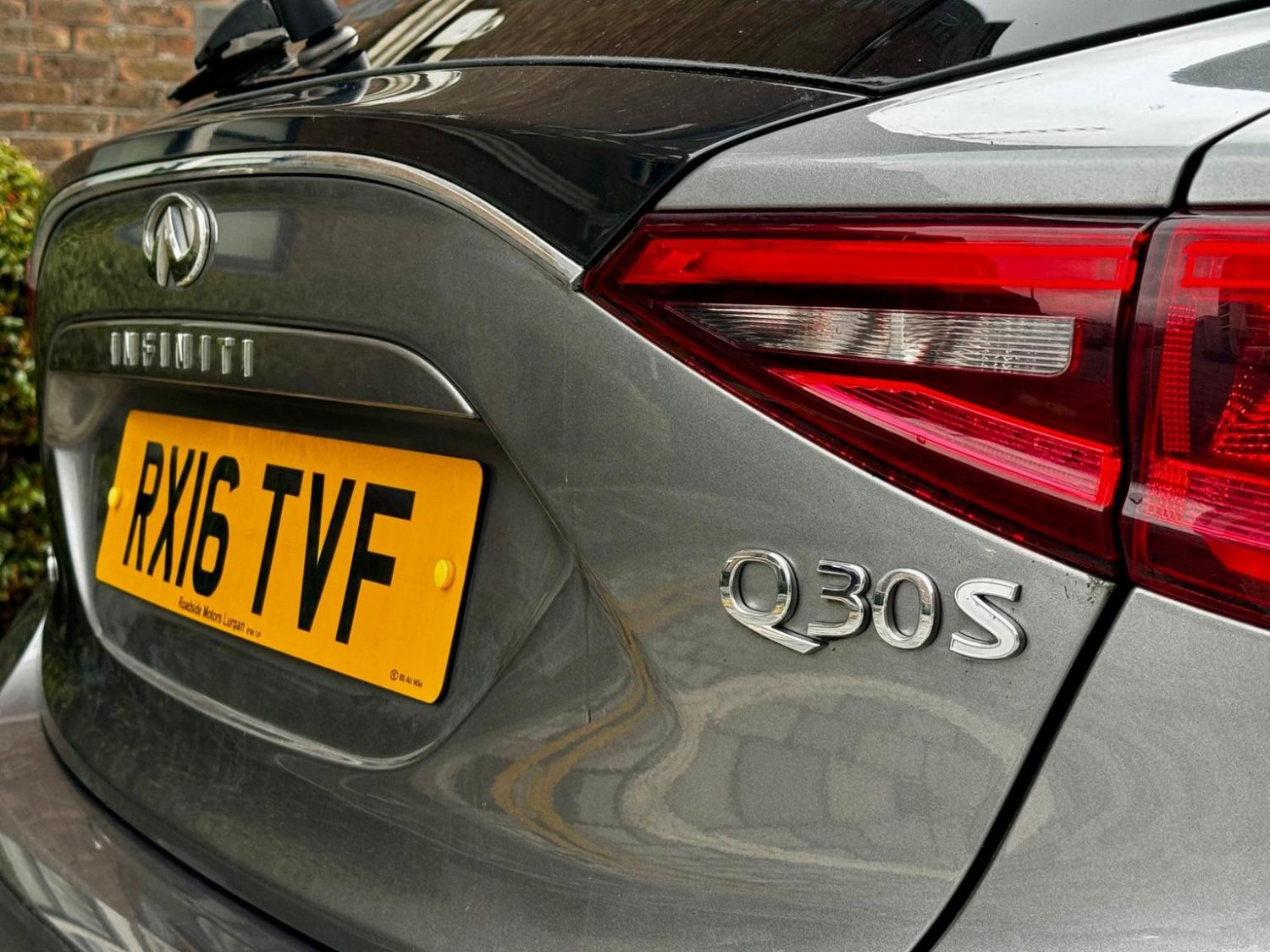 Infiniti Q30