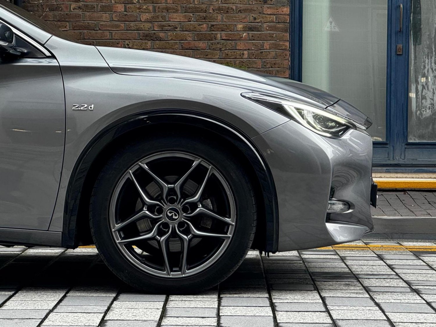 Infiniti Q30