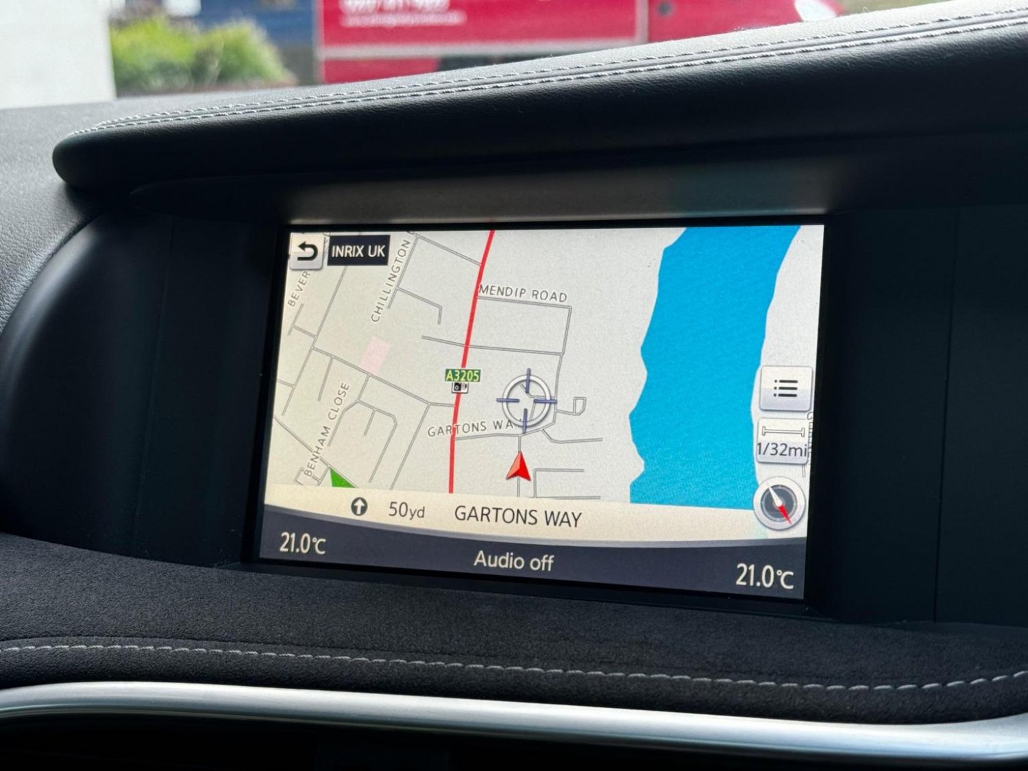 Infiniti Q30
