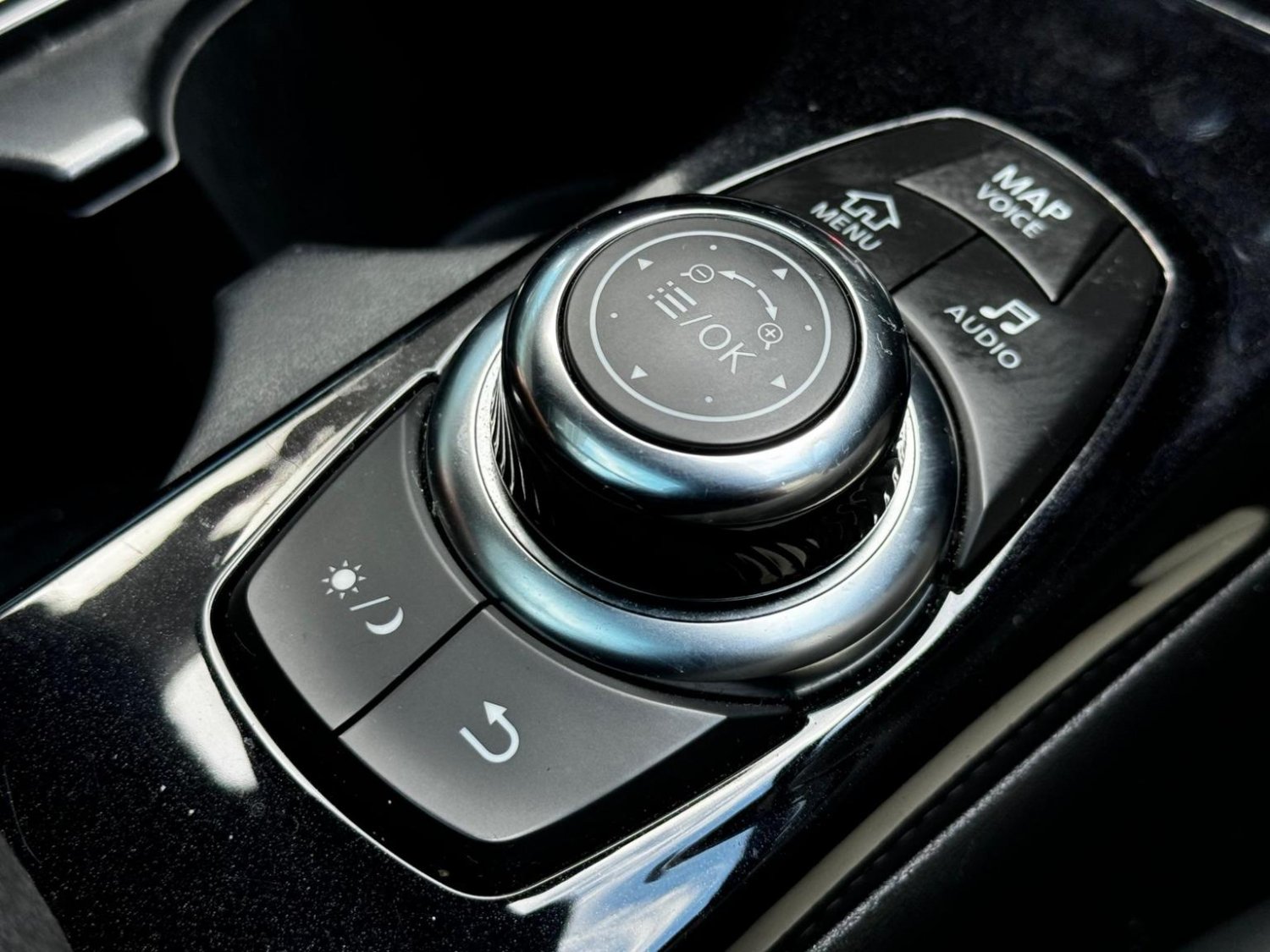 Infiniti Q30