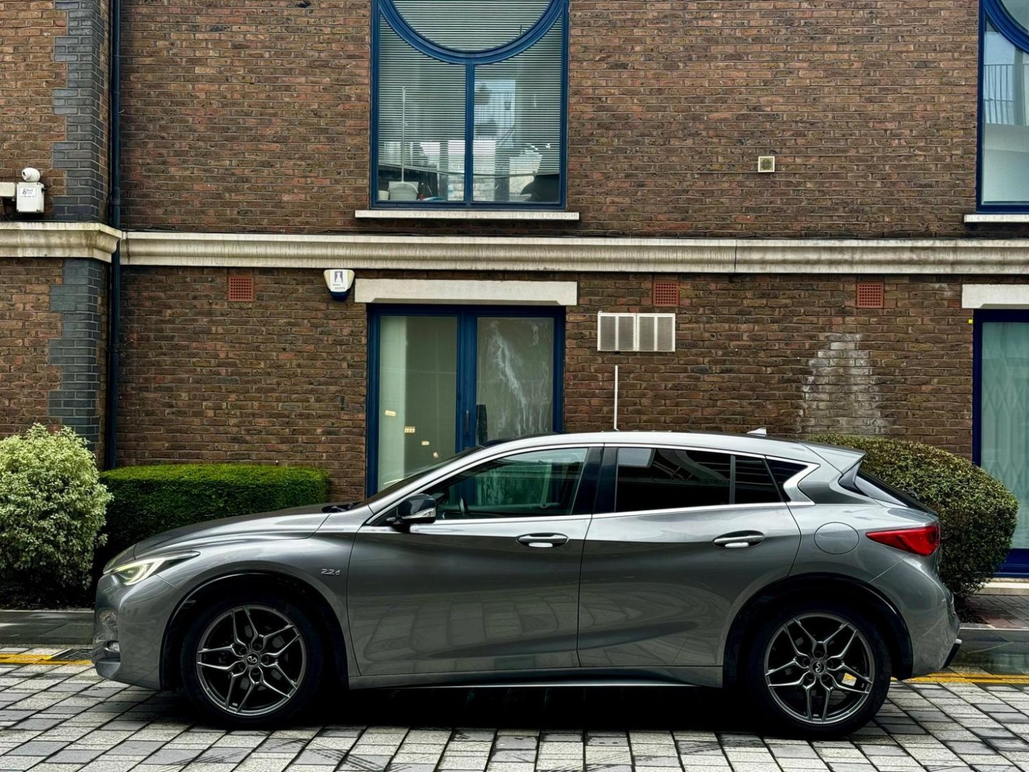 Infiniti Q30