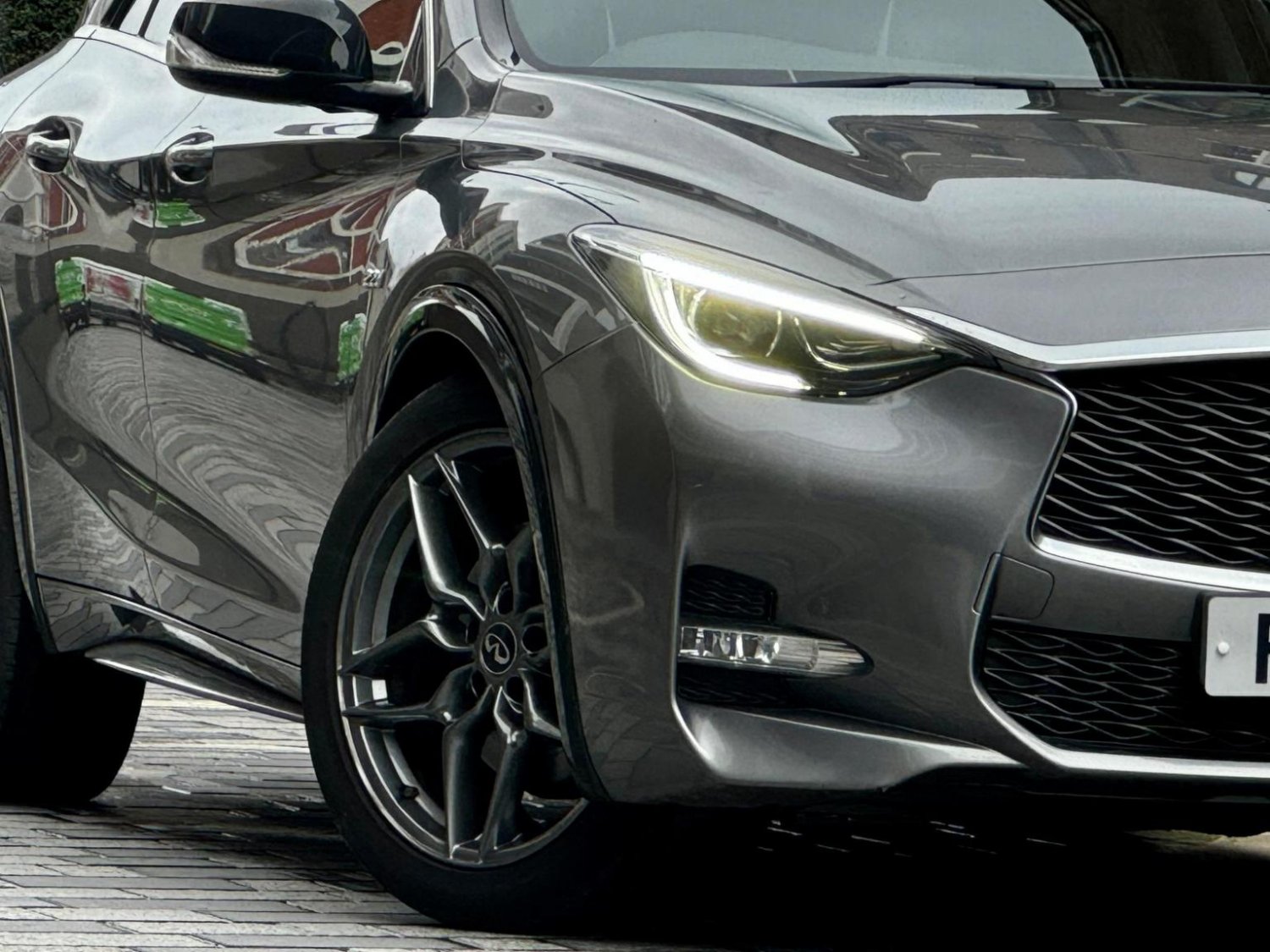 Infiniti Q30