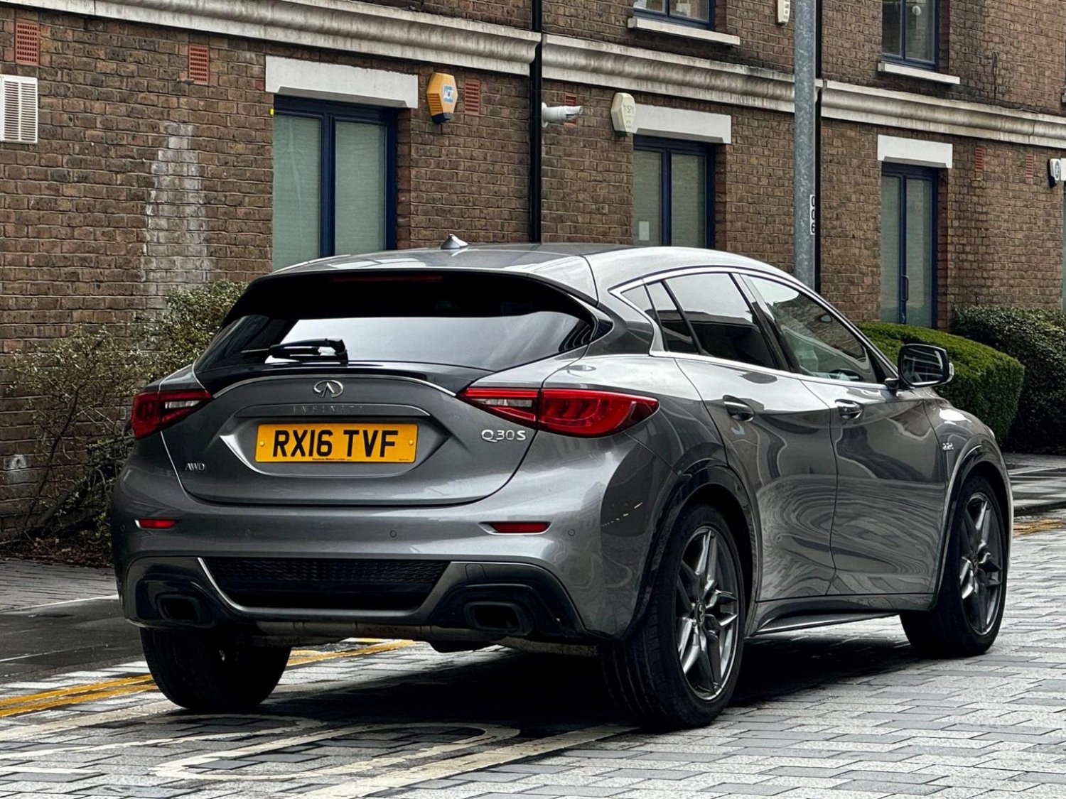 Infiniti Q30